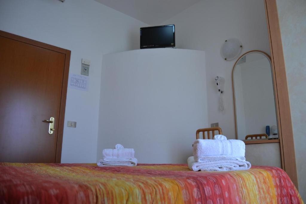 Economy Double Room,403621200:JPEG