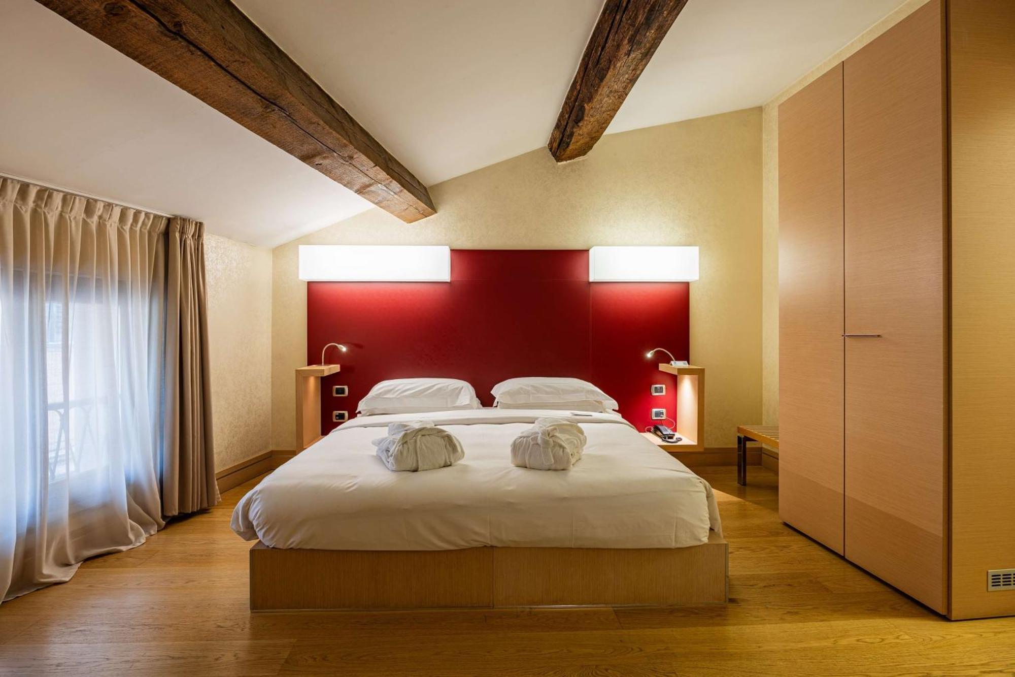 Superior King Room,1580149144:JPEG