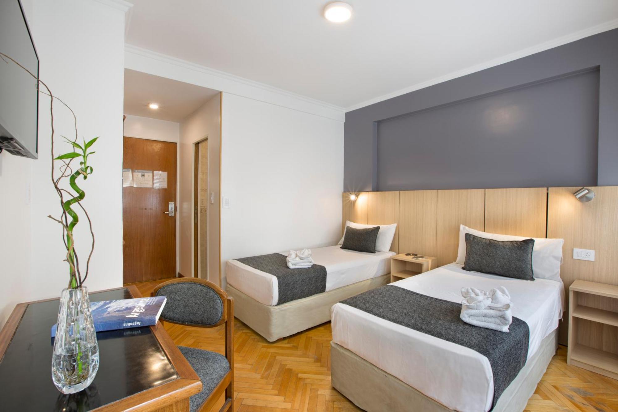 Twin Room,1710044853:JPEG