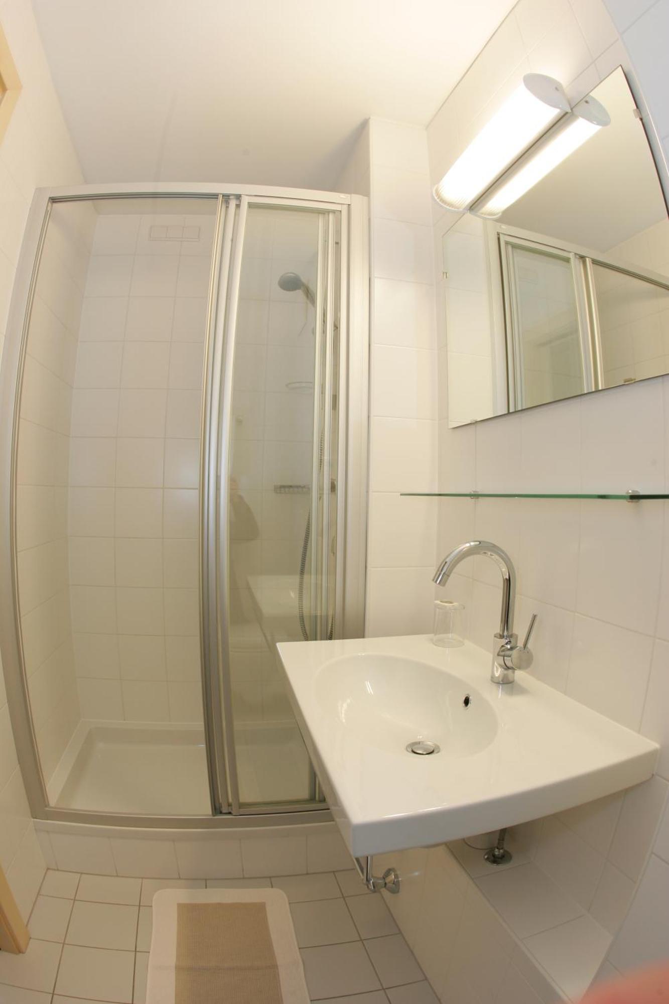 Twin Room,1643768689:JPEG