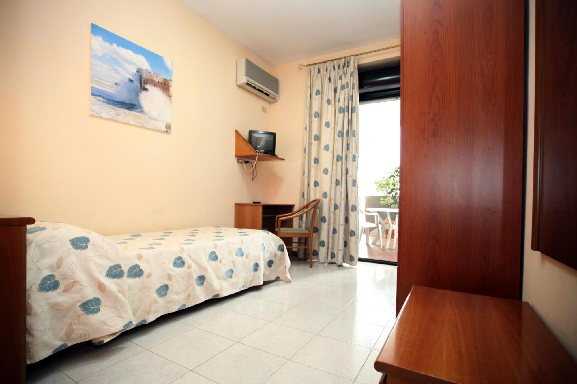 Single Room shared Balcony