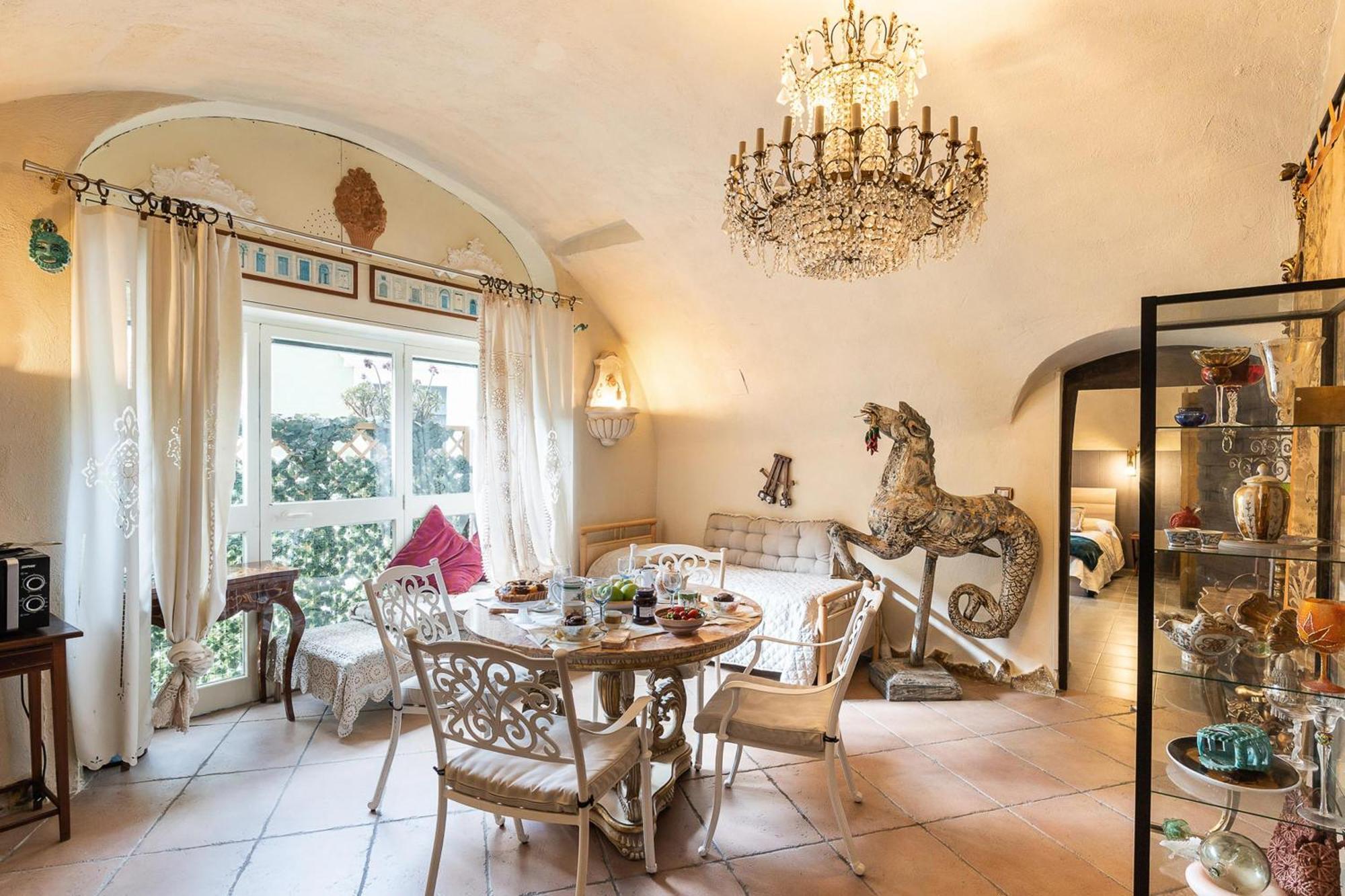 Holiday Home,1581249009:JPEG