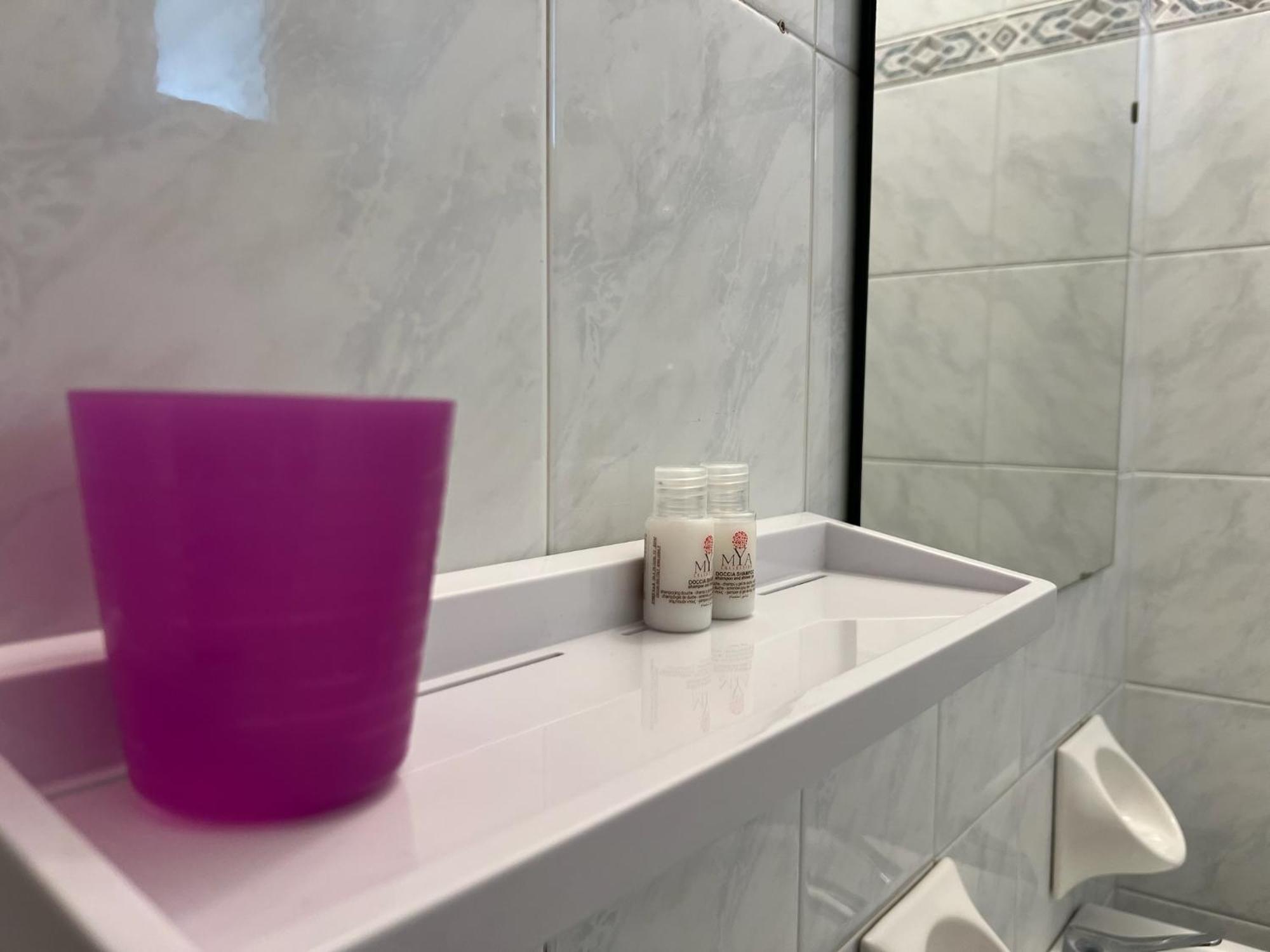 Single Room Bathroom,1591596332:JPEG