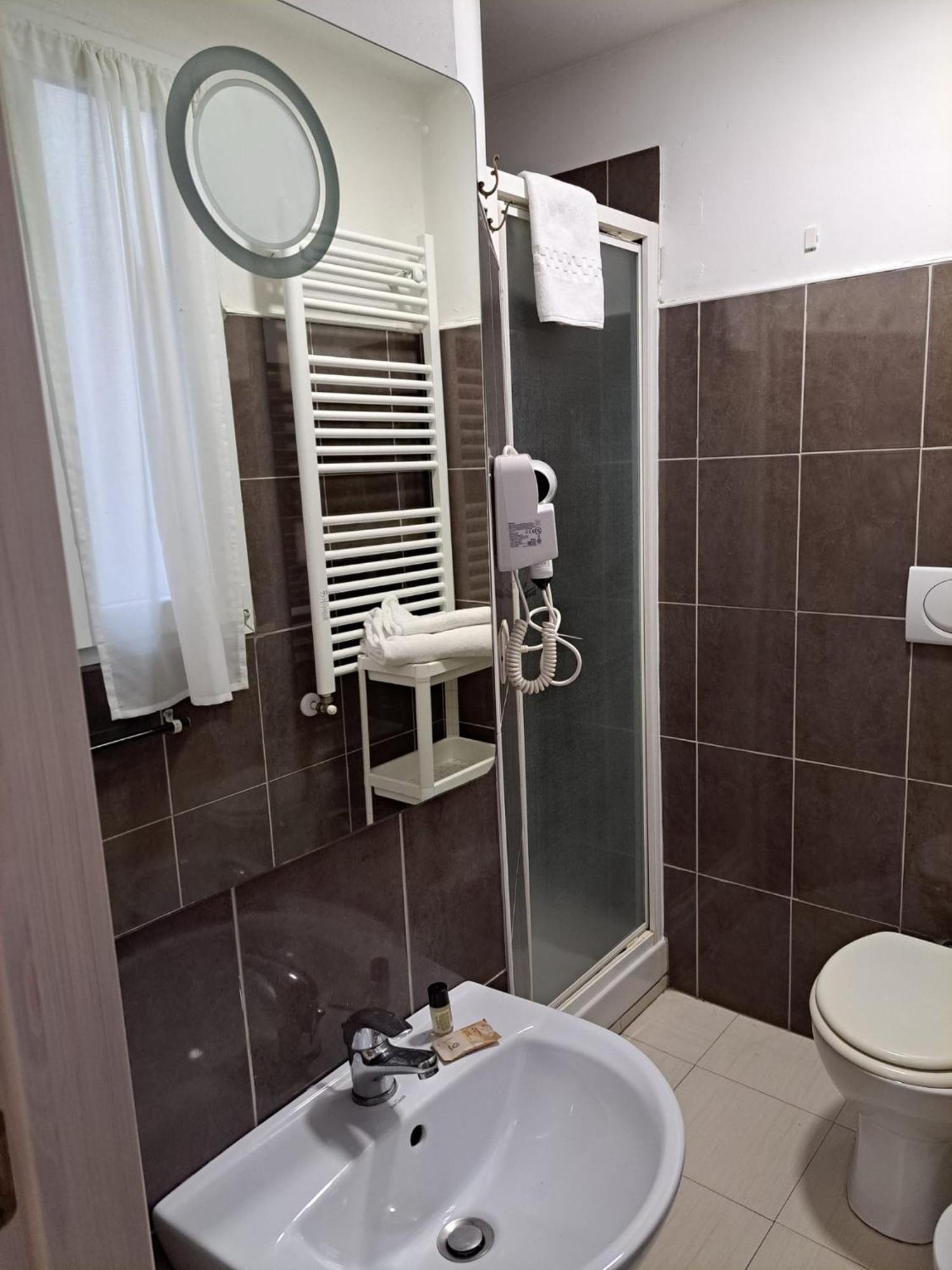 Double Room Private External Bathroom,1581647311:JPEG