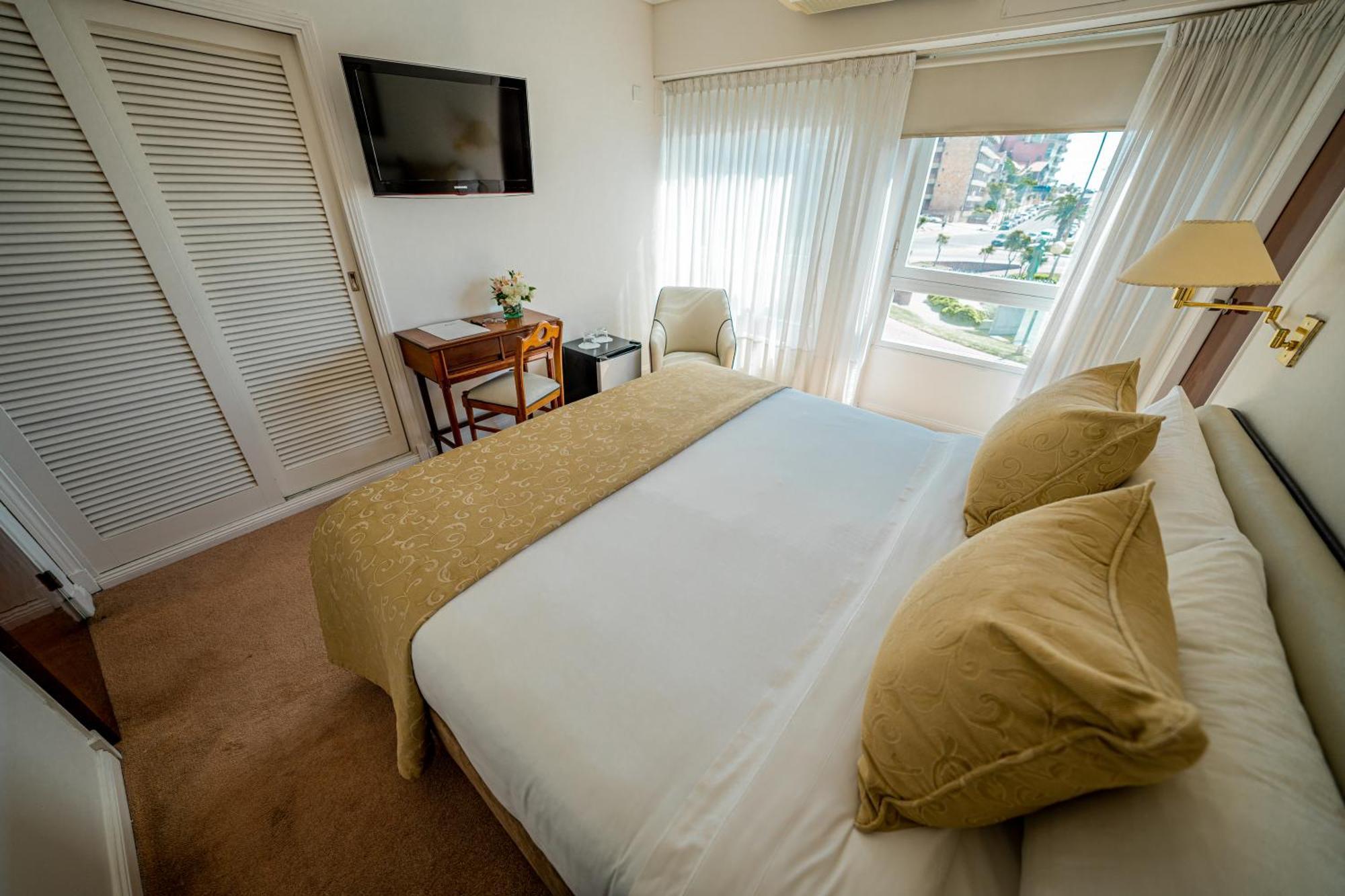 Twin Room Sea View,1583073440:JPEG