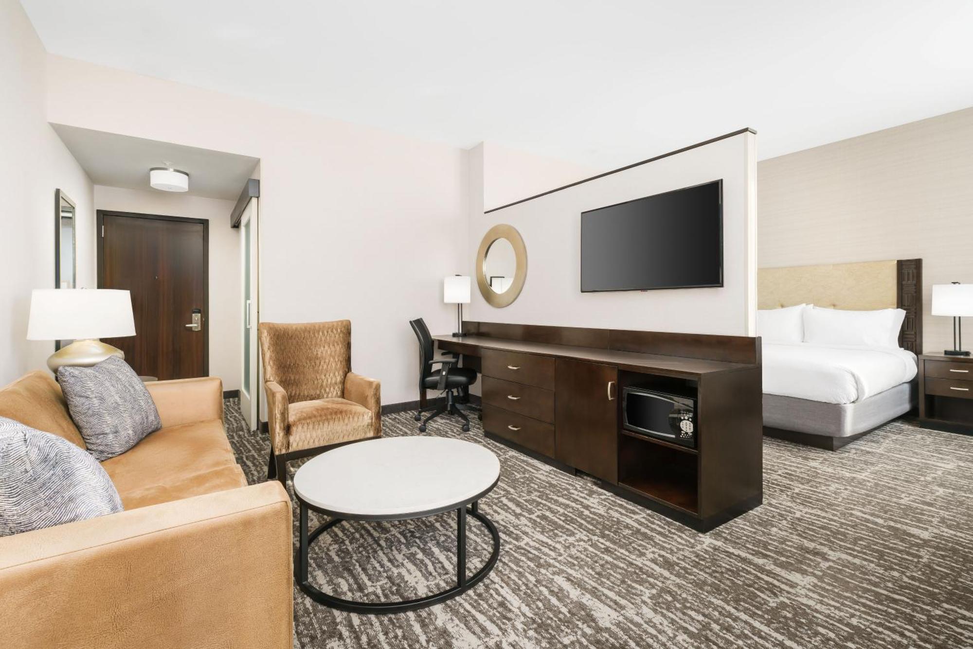One-Bedroom King Suite Roll Shower Transfer Shower Sofa Bed Mobility Access or Hearing Accessible