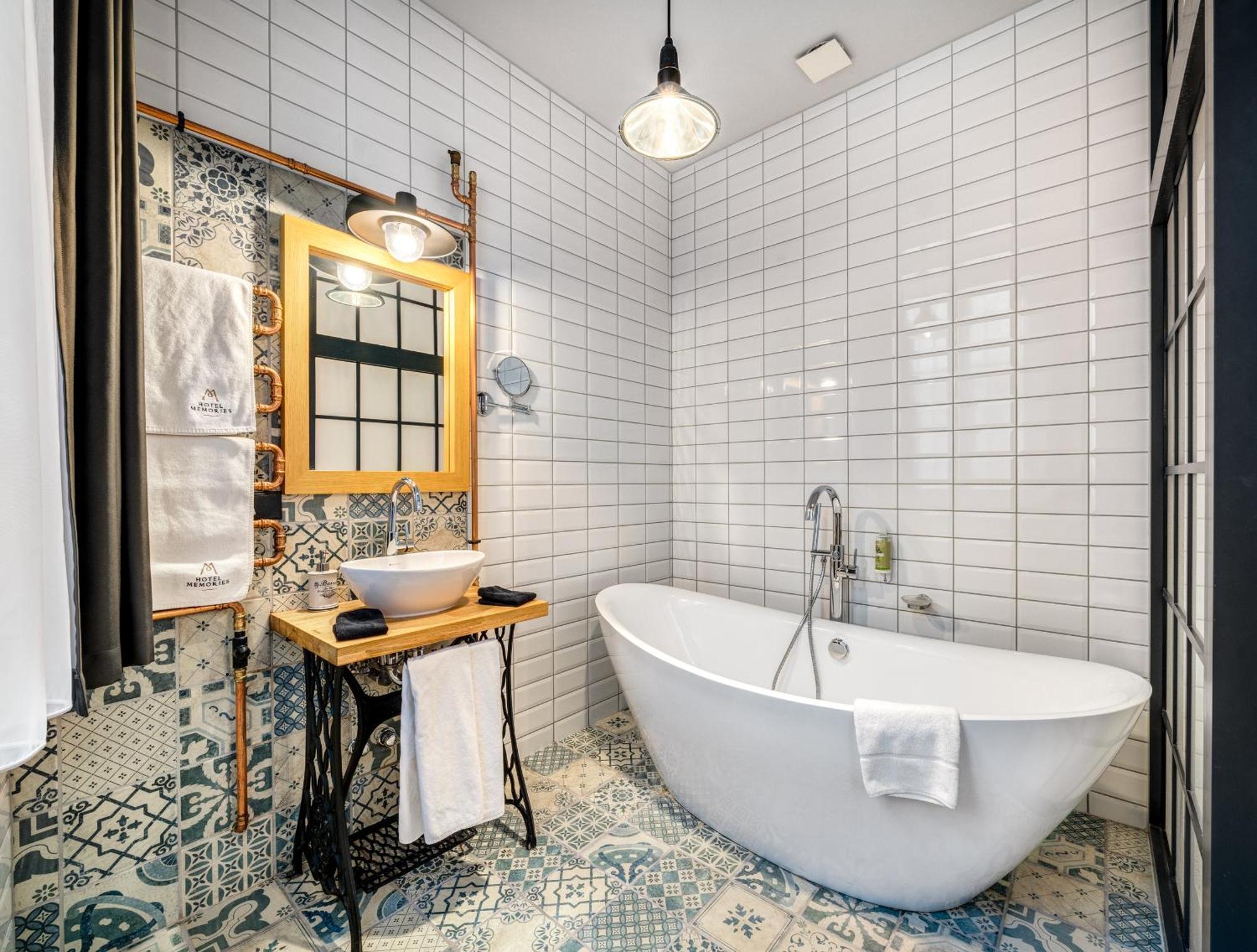 Deluxe Double Room Bathtub,1583176514:JPEG