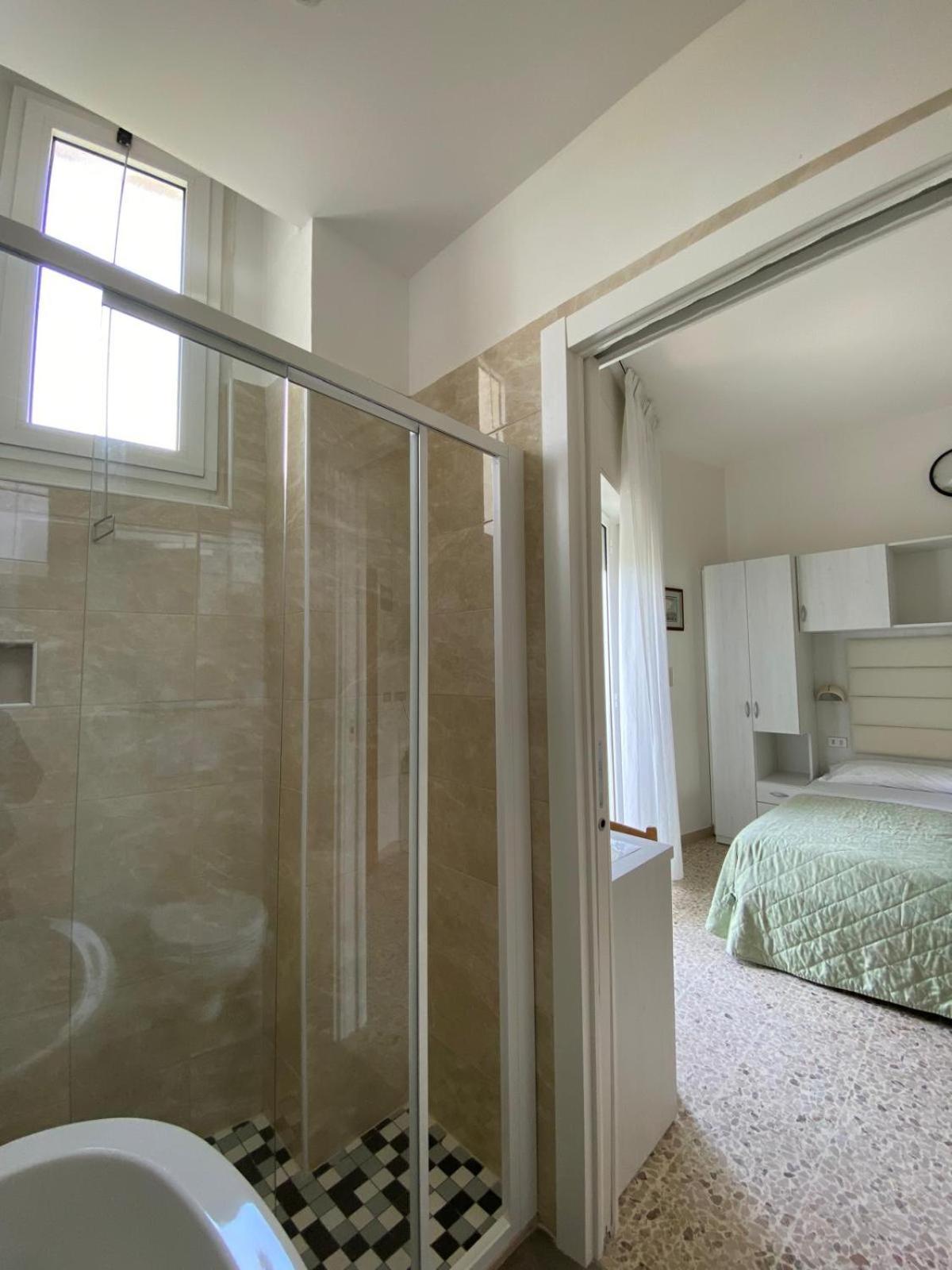 Double Room,398367723:JPEG