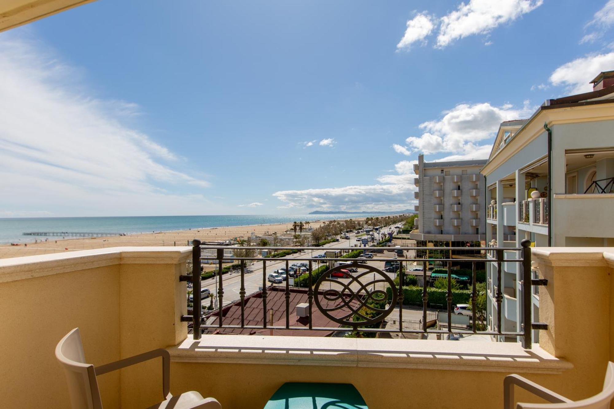 Standard Triple Room side Sea View