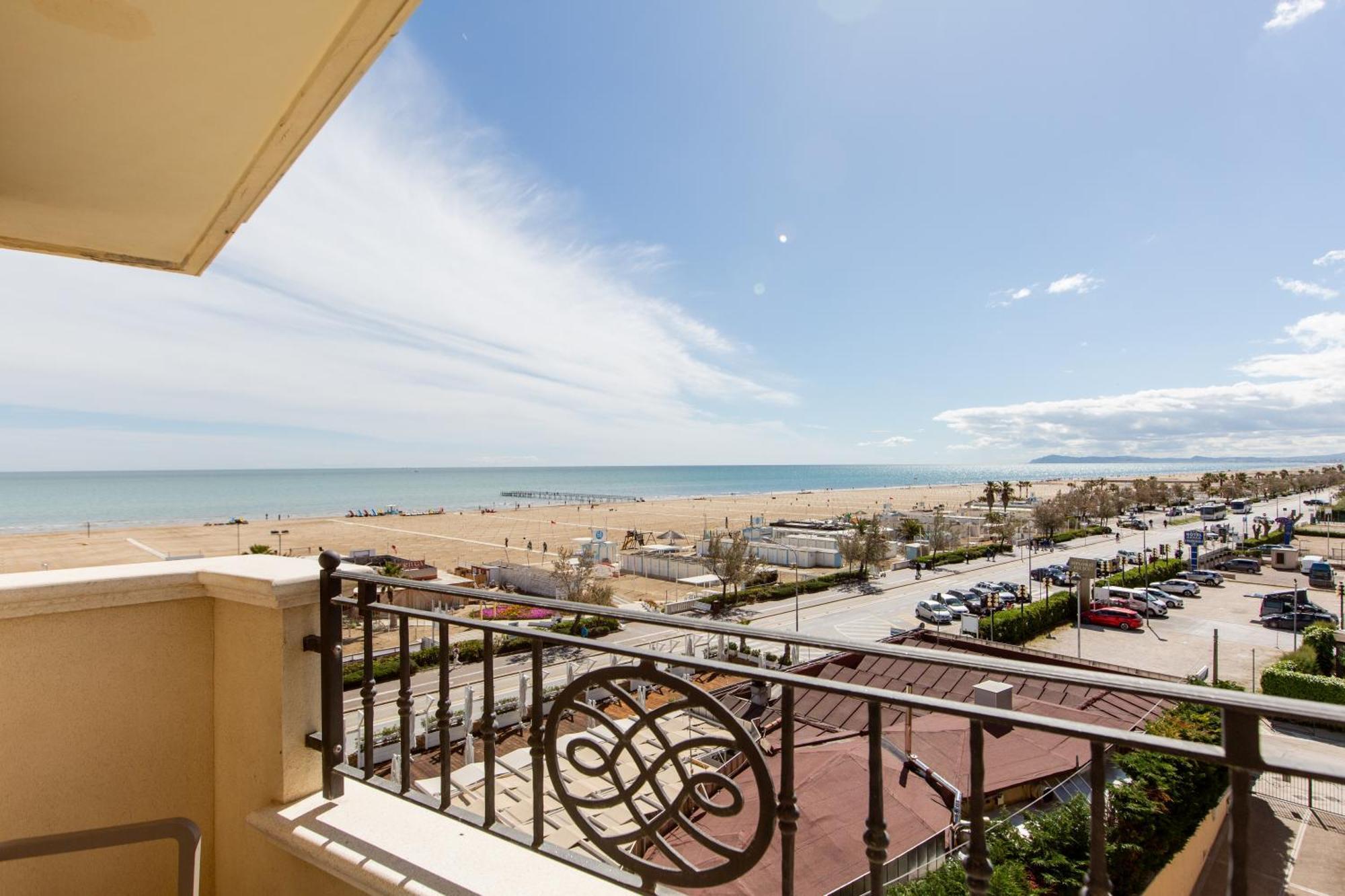 Standard Triple Room side Sea View