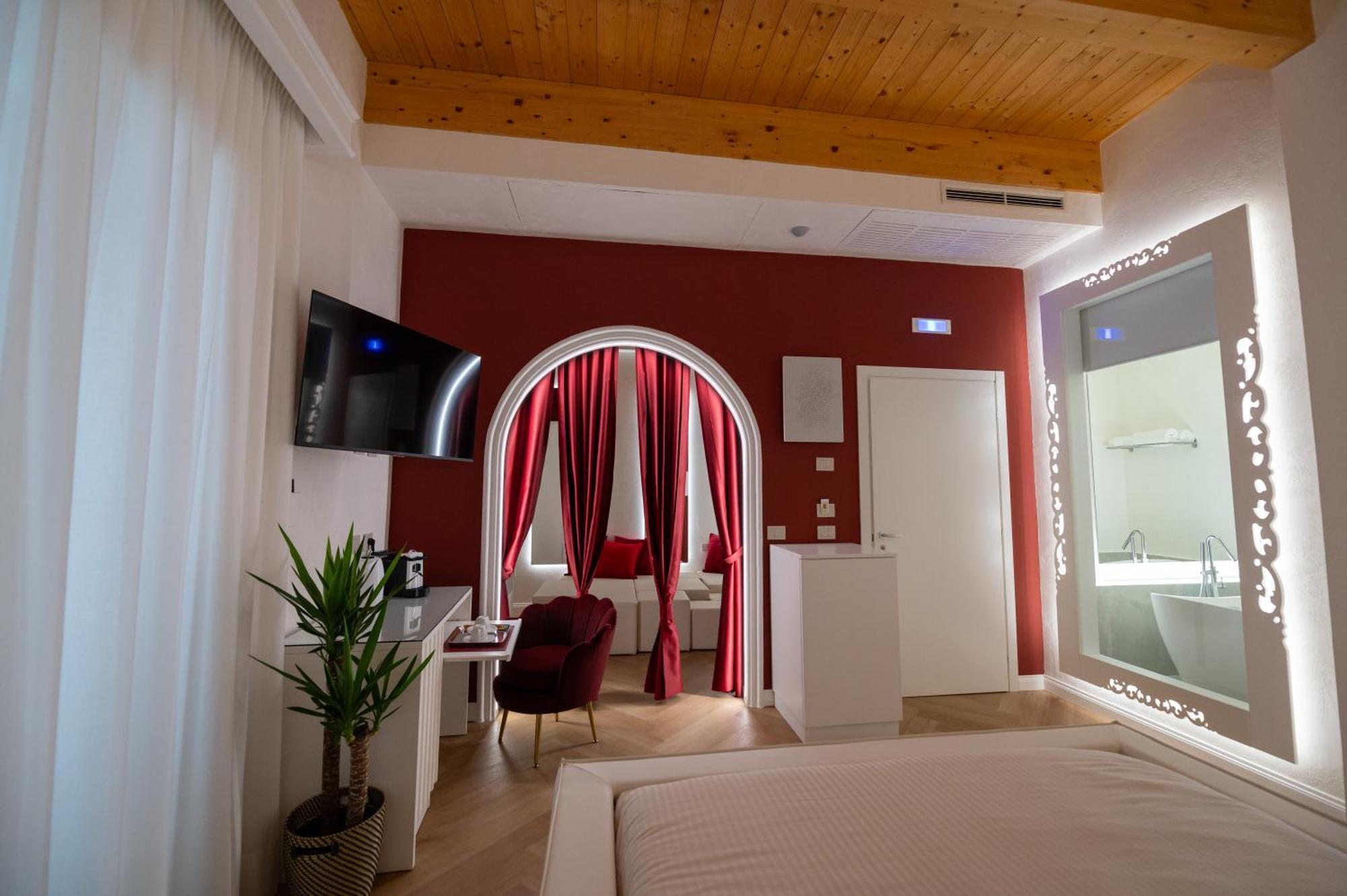 Deluxe Queen Room