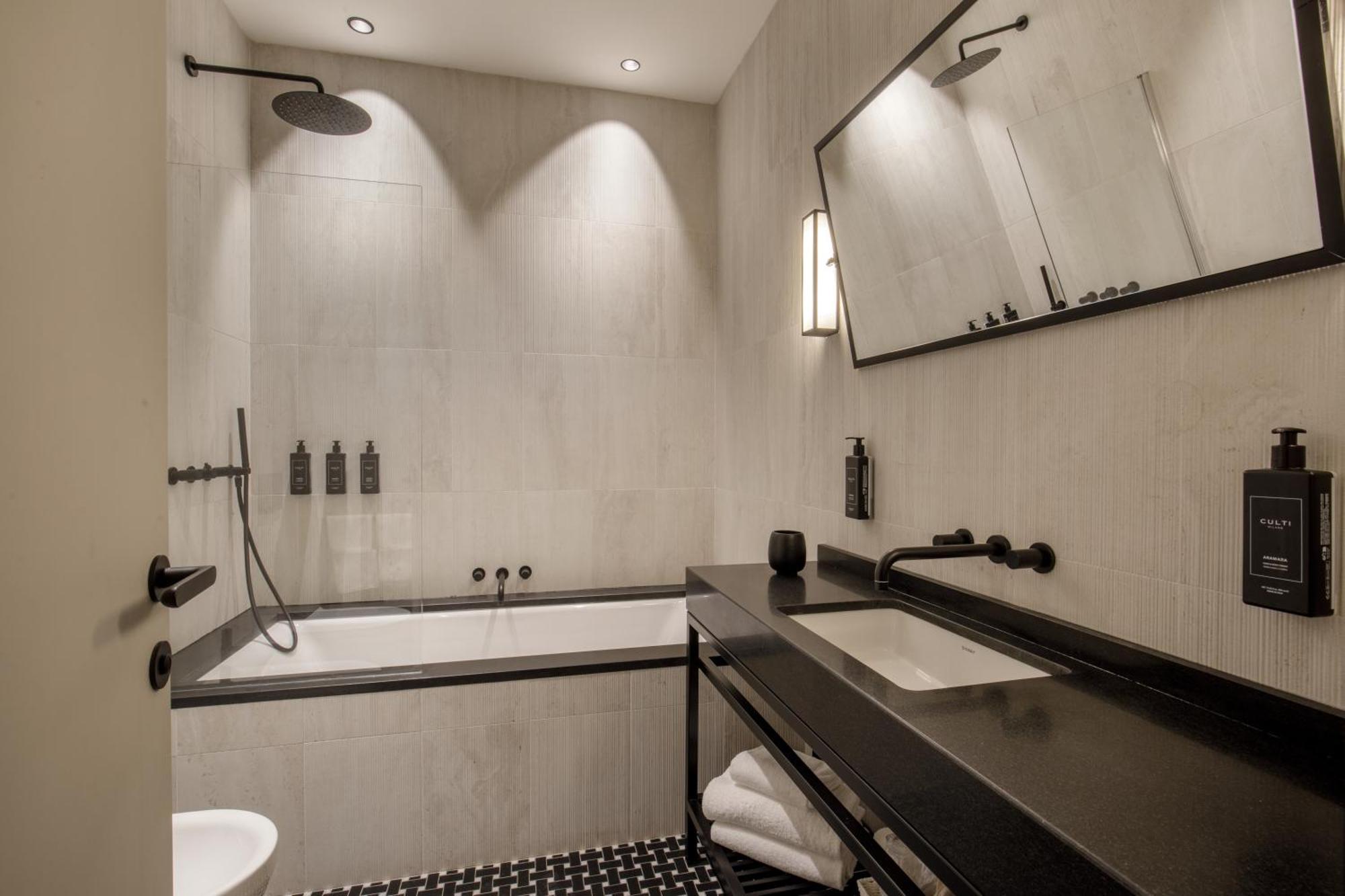 Deluxe Suite,1583847355:JPEG