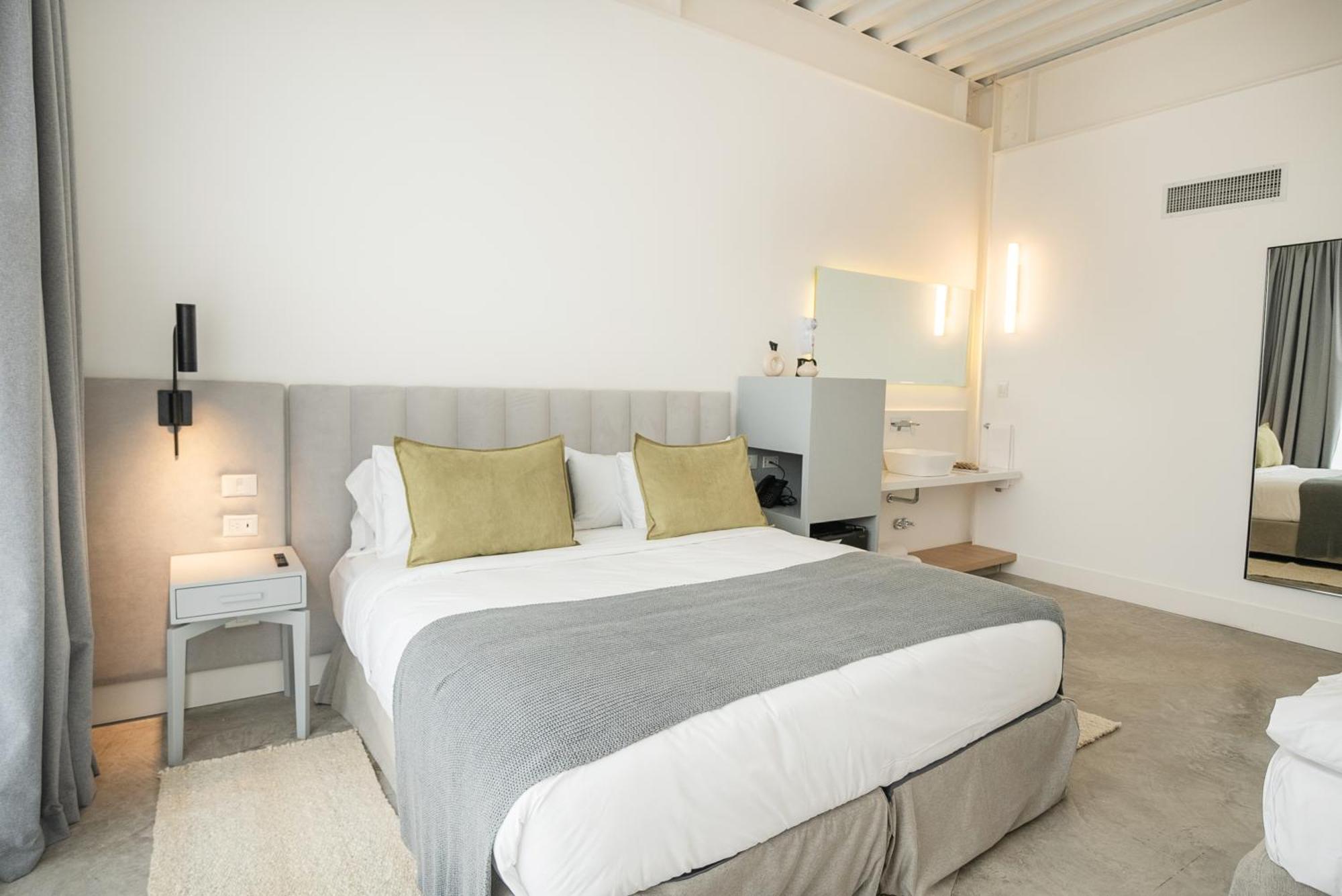 Deluxe Double Room,1586825529:JPEG