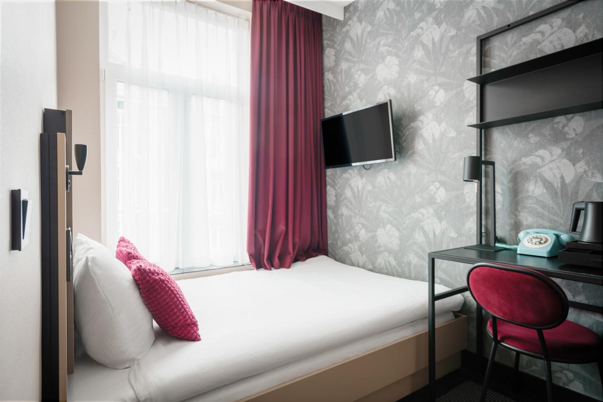 Small Double Room,1584829079:JPEG
