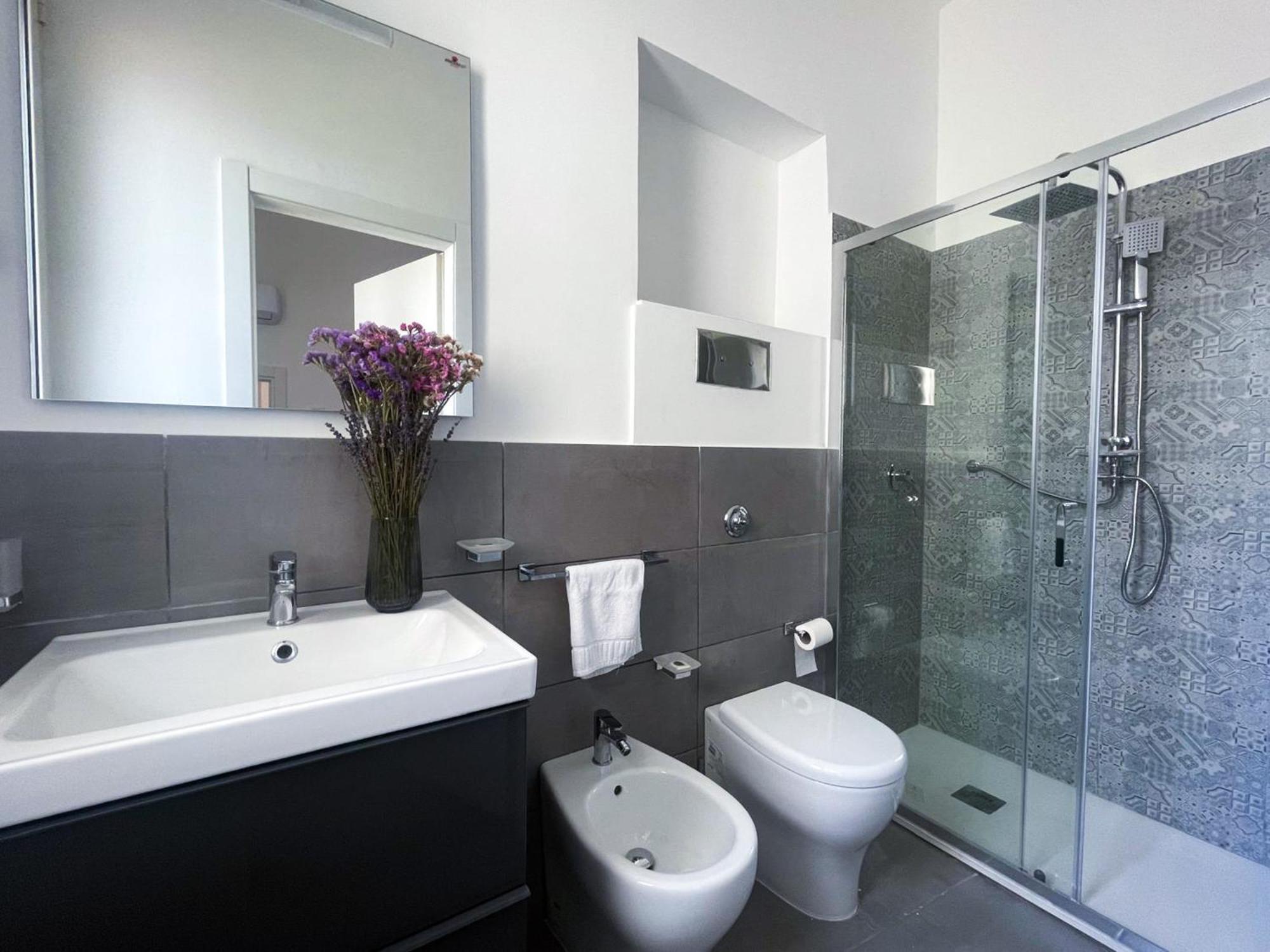 Twin Room Private Bathroom,1585495035:JPEG
