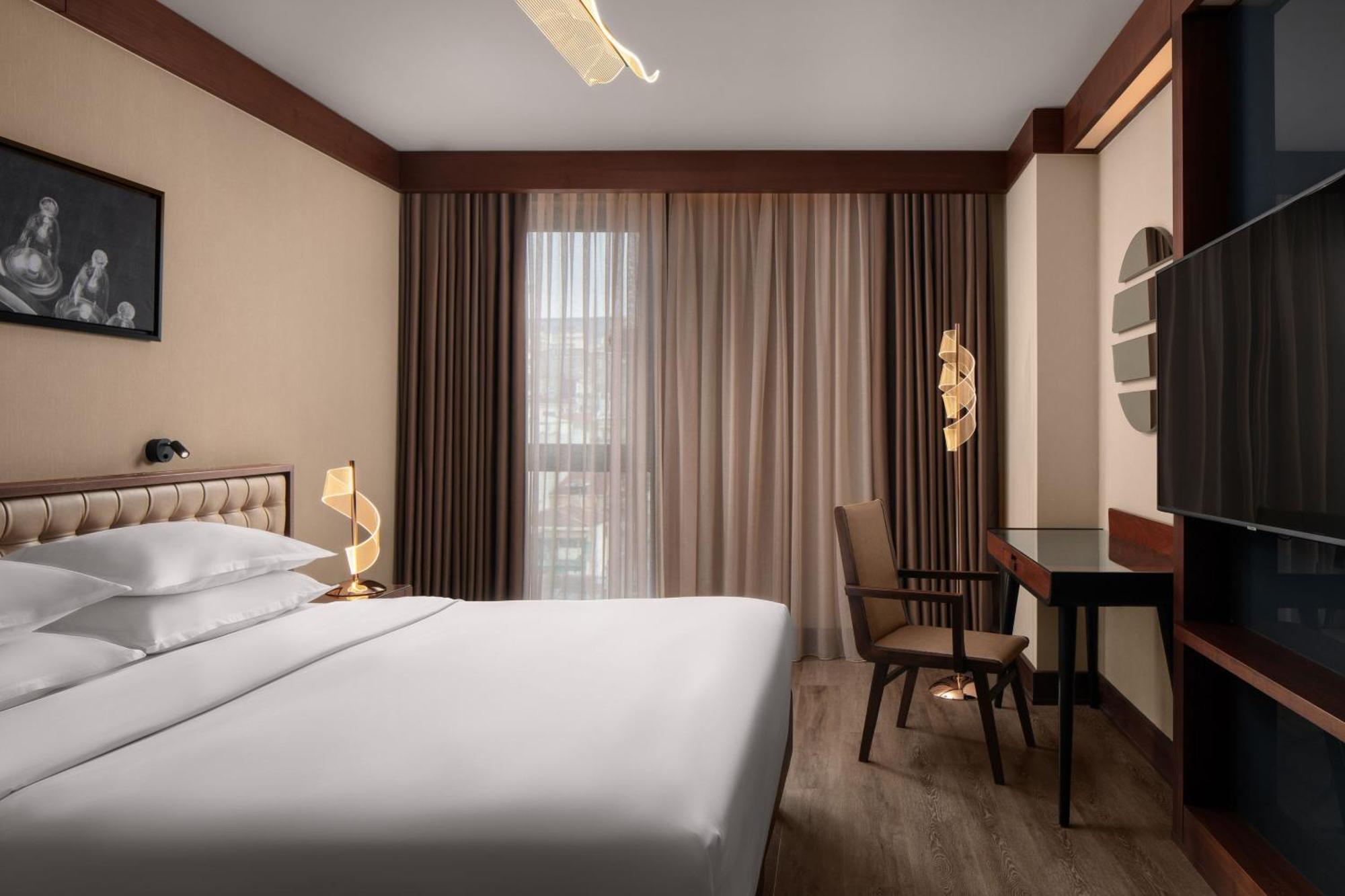 Deluxe King Room,1585500898:JPEG