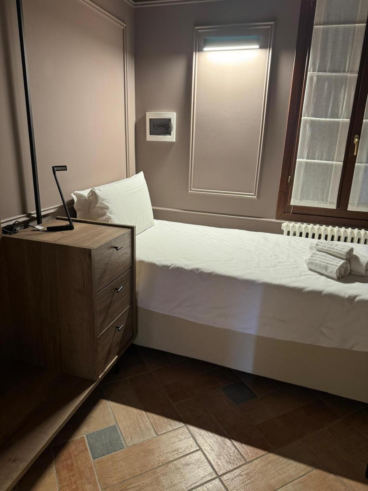 Single Room Canal View,1589976796:JPEG