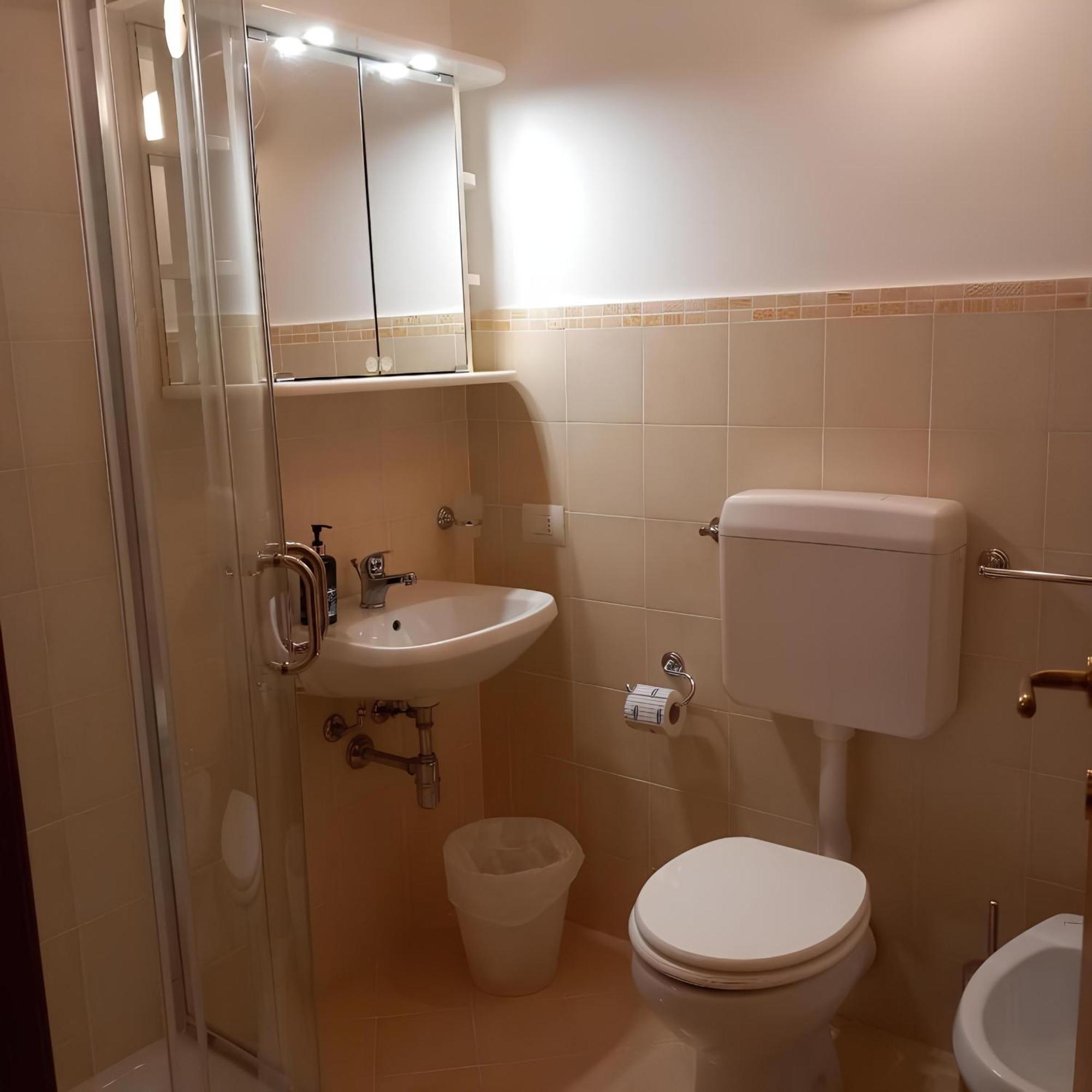 Triple Room Private Bathroom,1585822366:JPEG