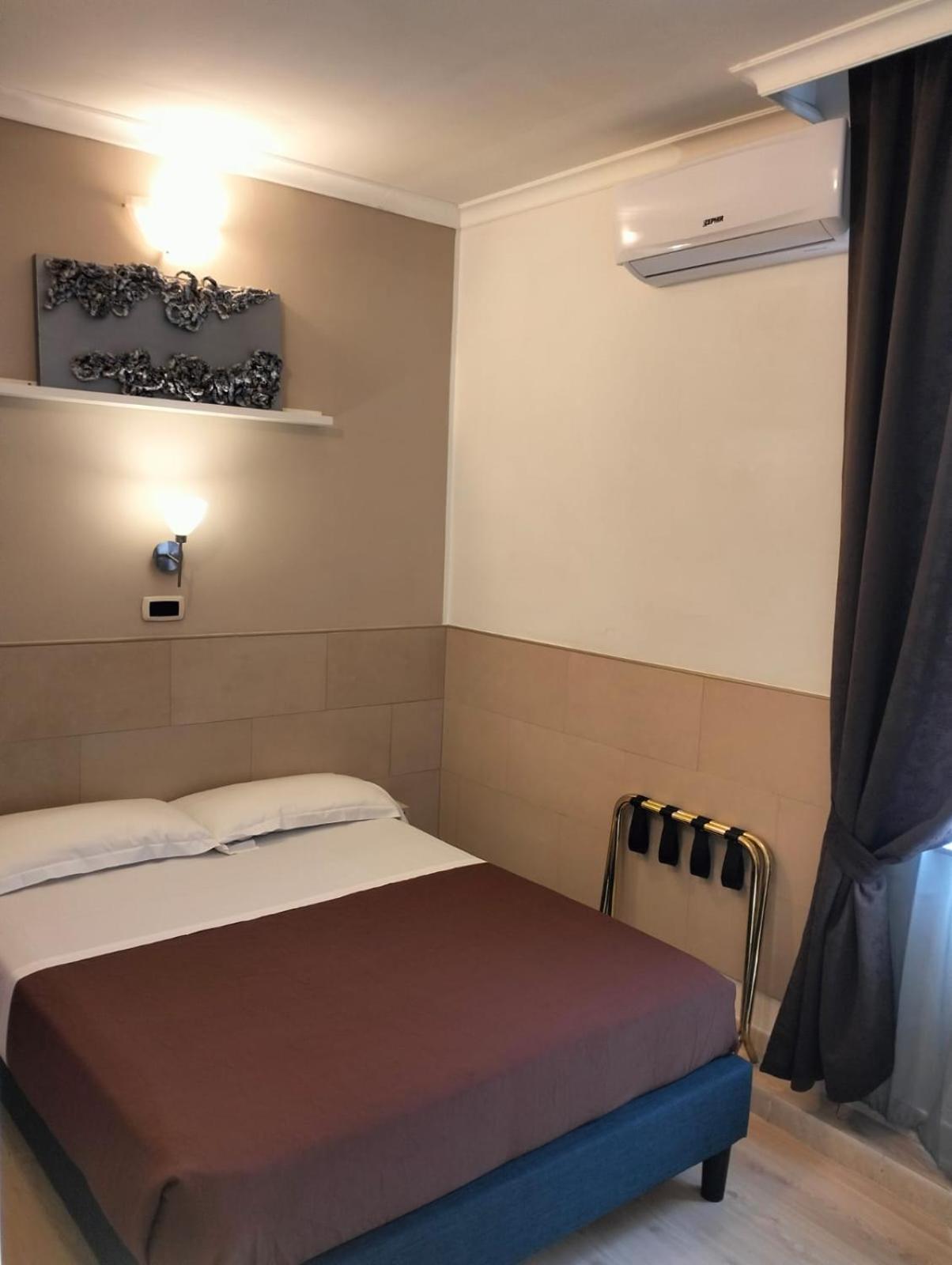 Small Double Room,1586119098:JPEG