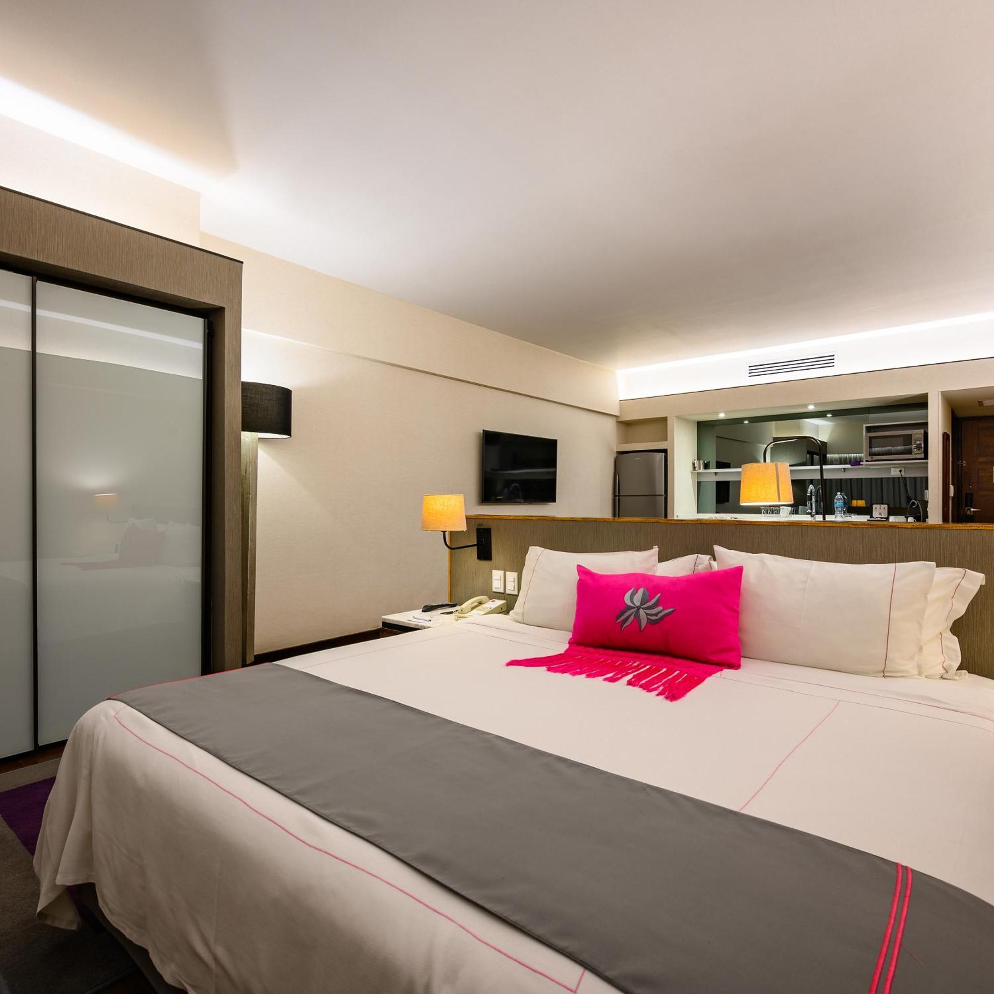 Premium Suite,1587505925:JPEG