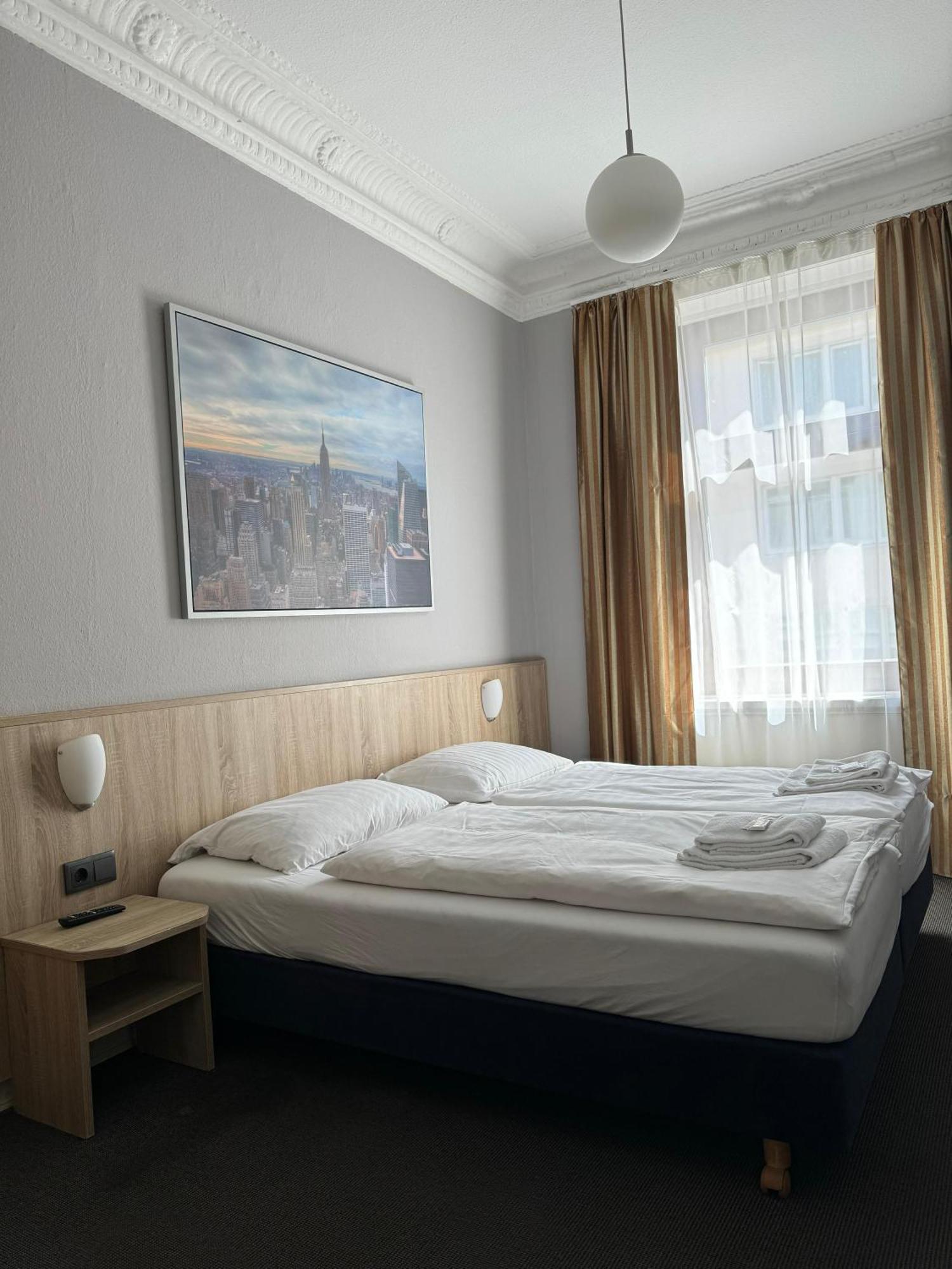 Double room private shower shared WC,1574675420:JPEG