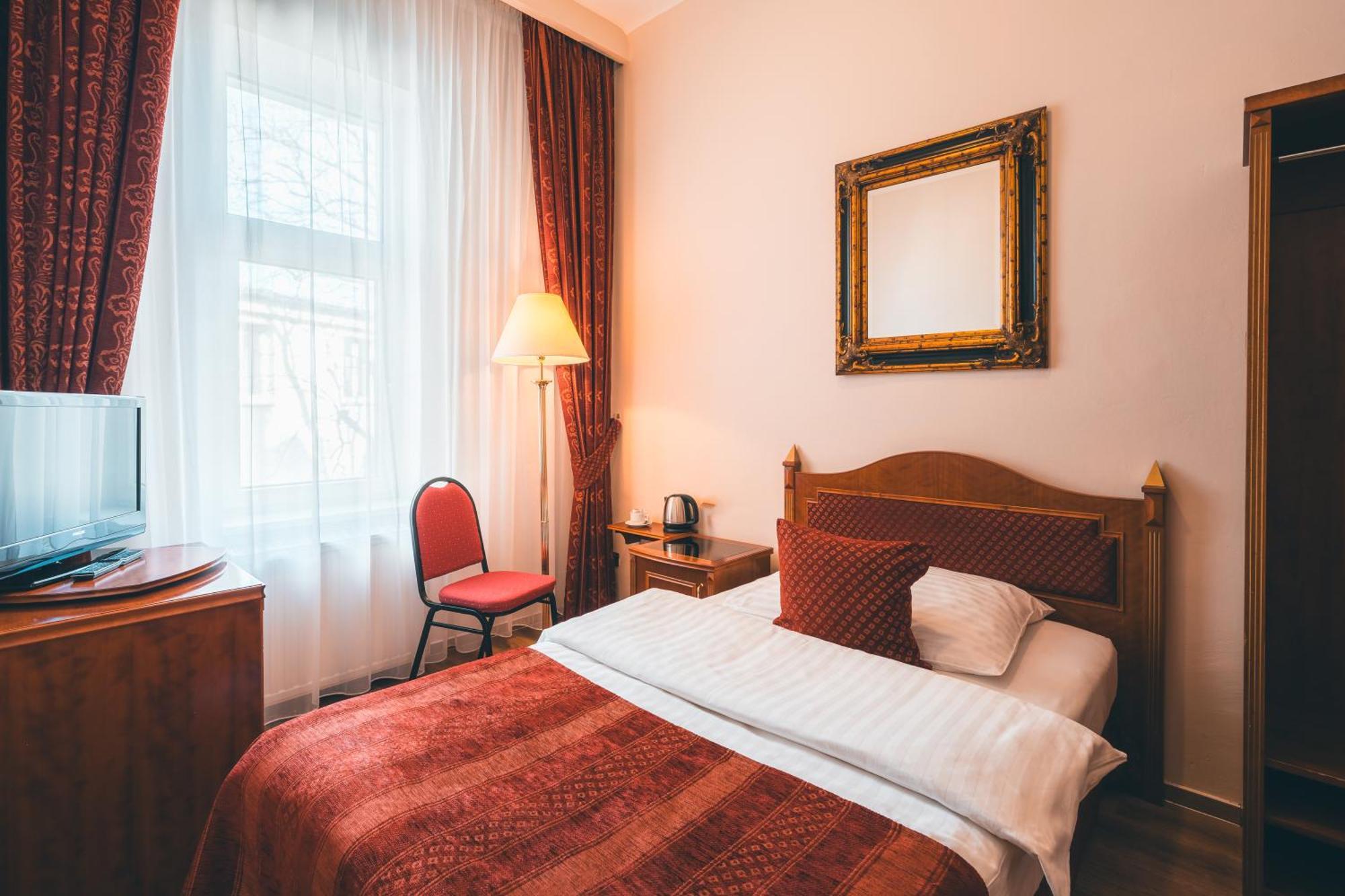 Single Room,1587493761:JPEG