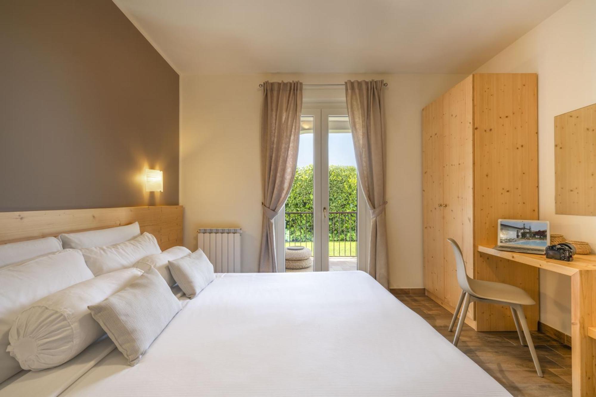 Two-Bedroom Apartment,1587501835:JPEG