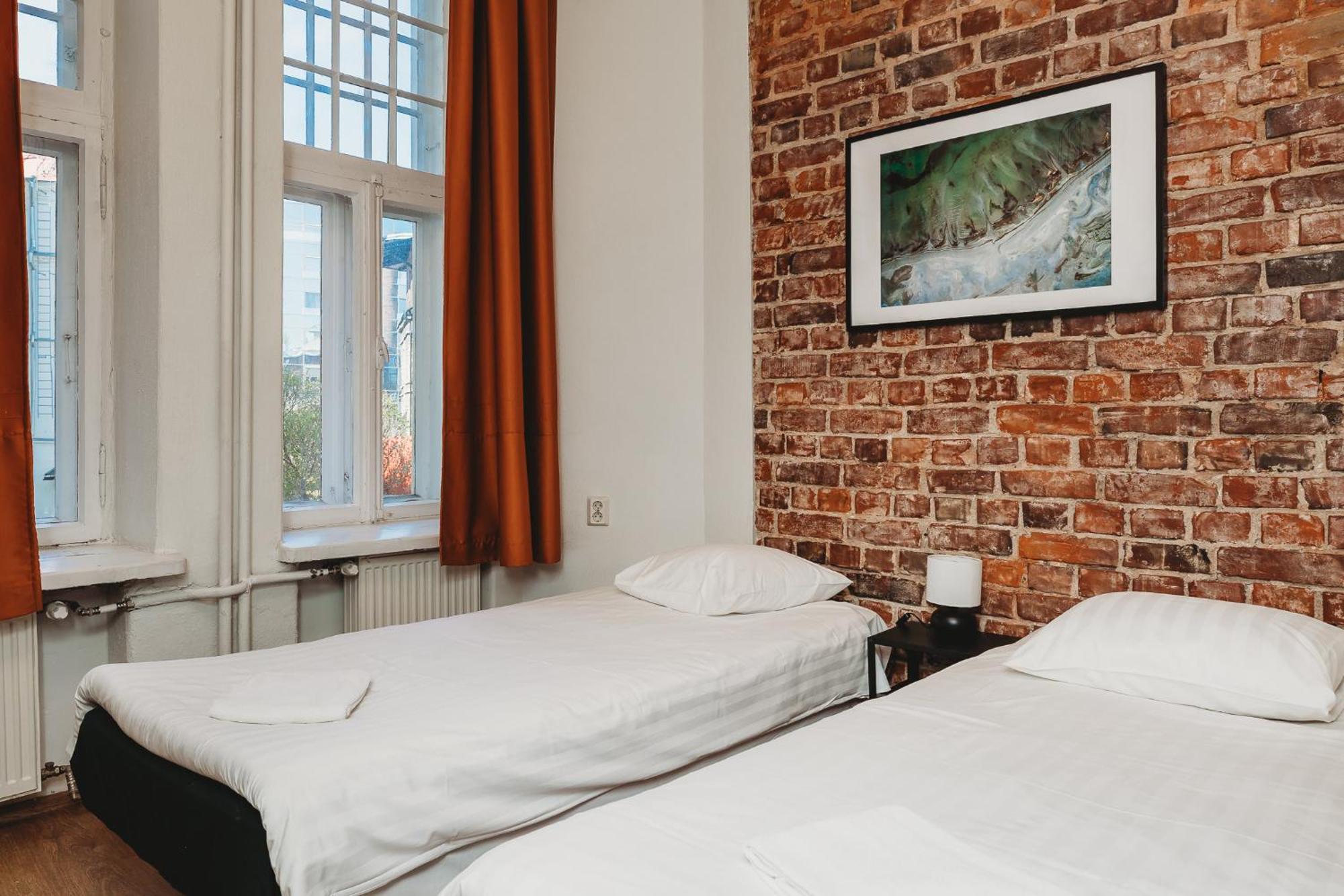 Twin Room,1587508362:JPEG