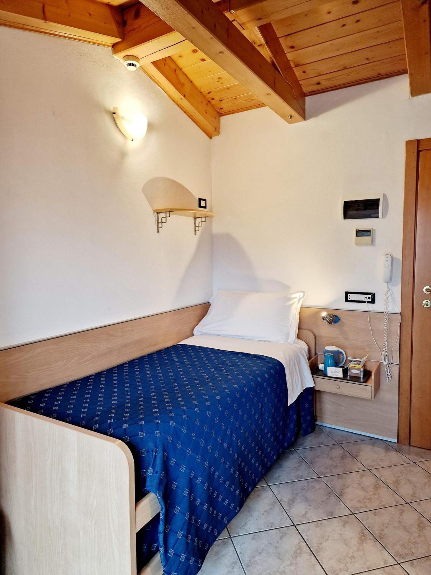 Single Room,1587515258:JPEG