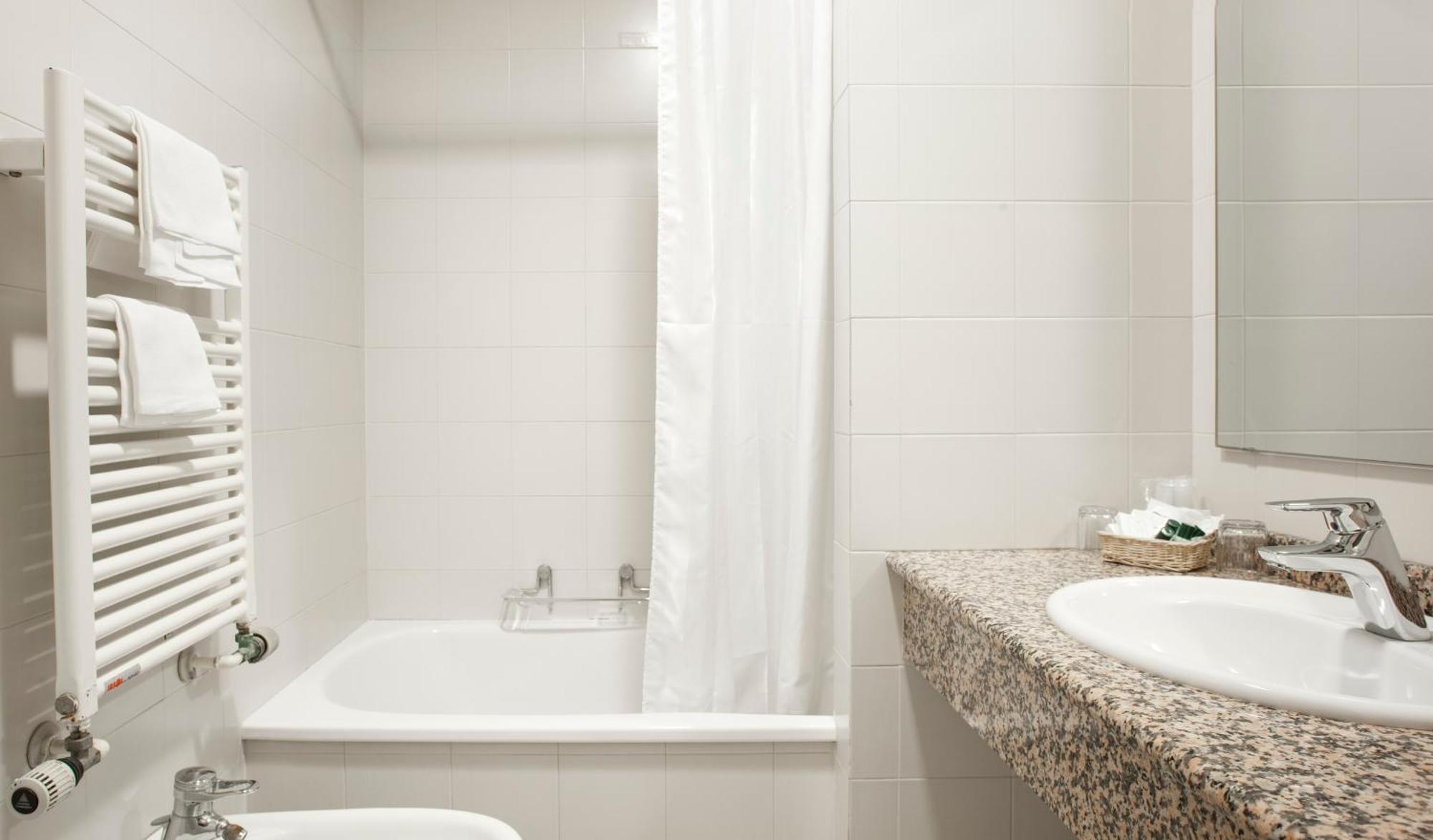 Double or Twin Room,1765802066:JPEG
