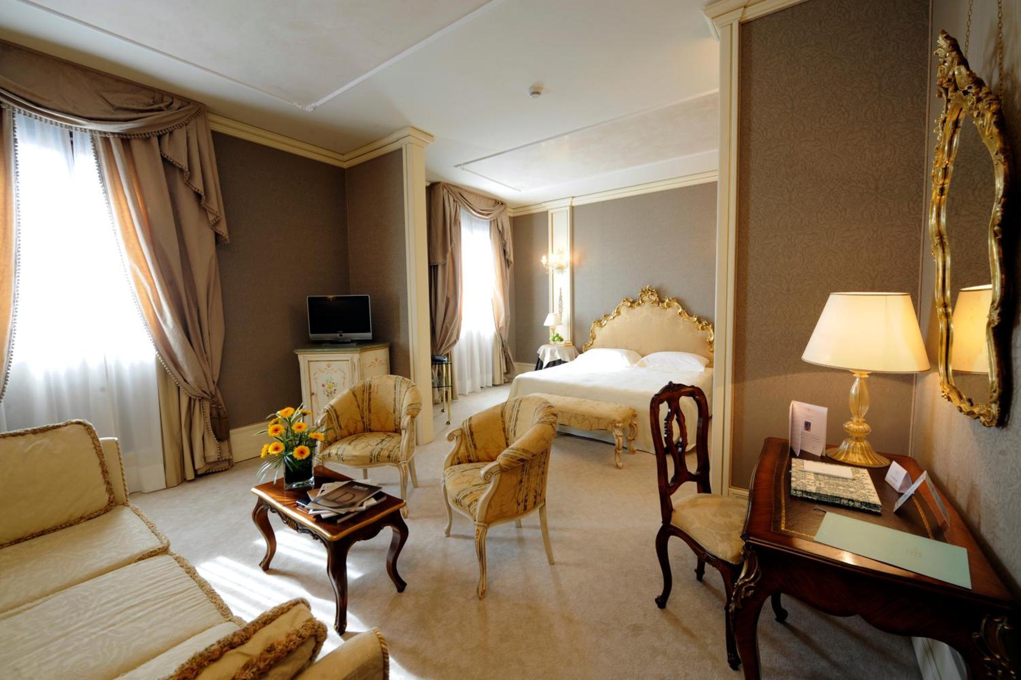 Deluxe Suite Side Grand Canal View,1591231481:JPEG