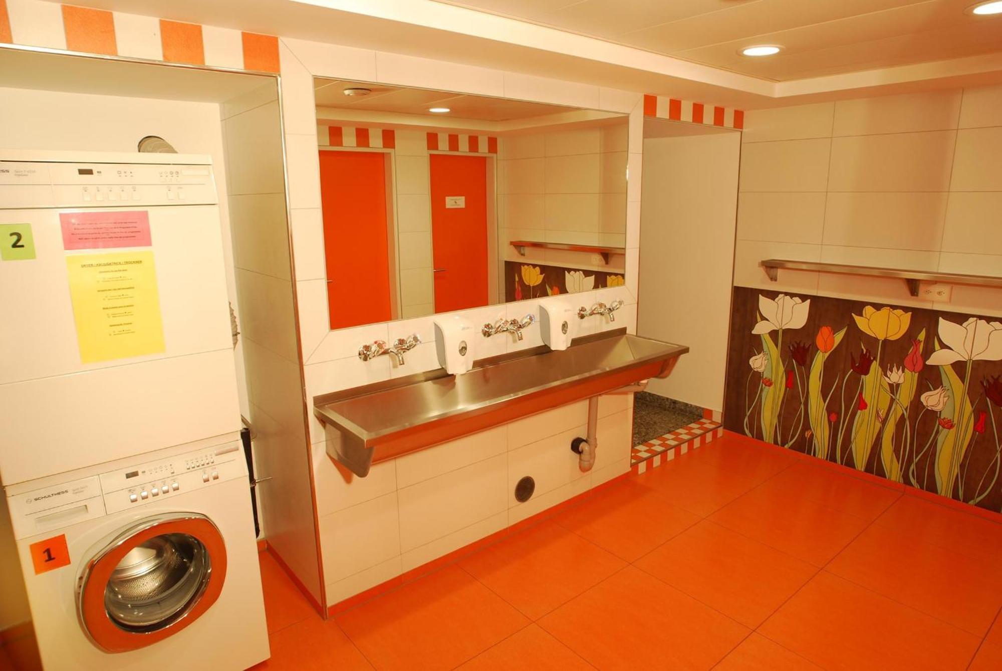 Single Bed Mixed Dormitory Room