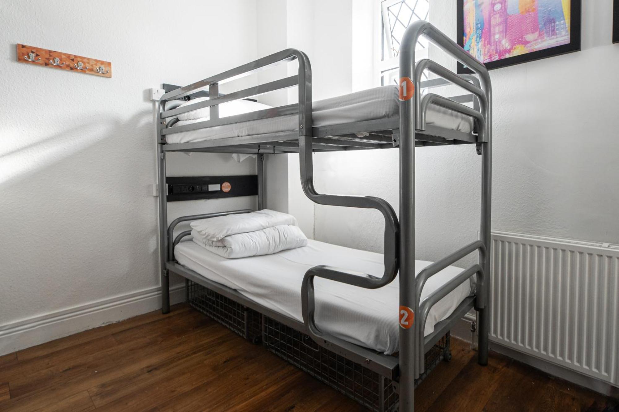 Posto Letto in Dormitorio Misto con 8 Letti