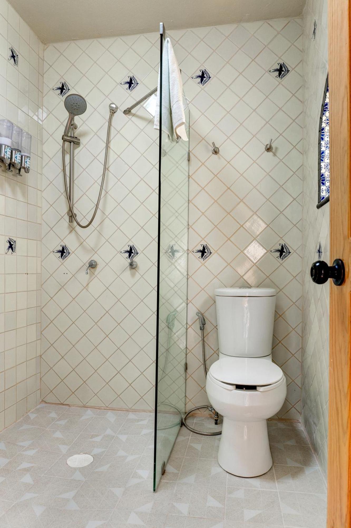 Standard Suite,1588459164:JPEG