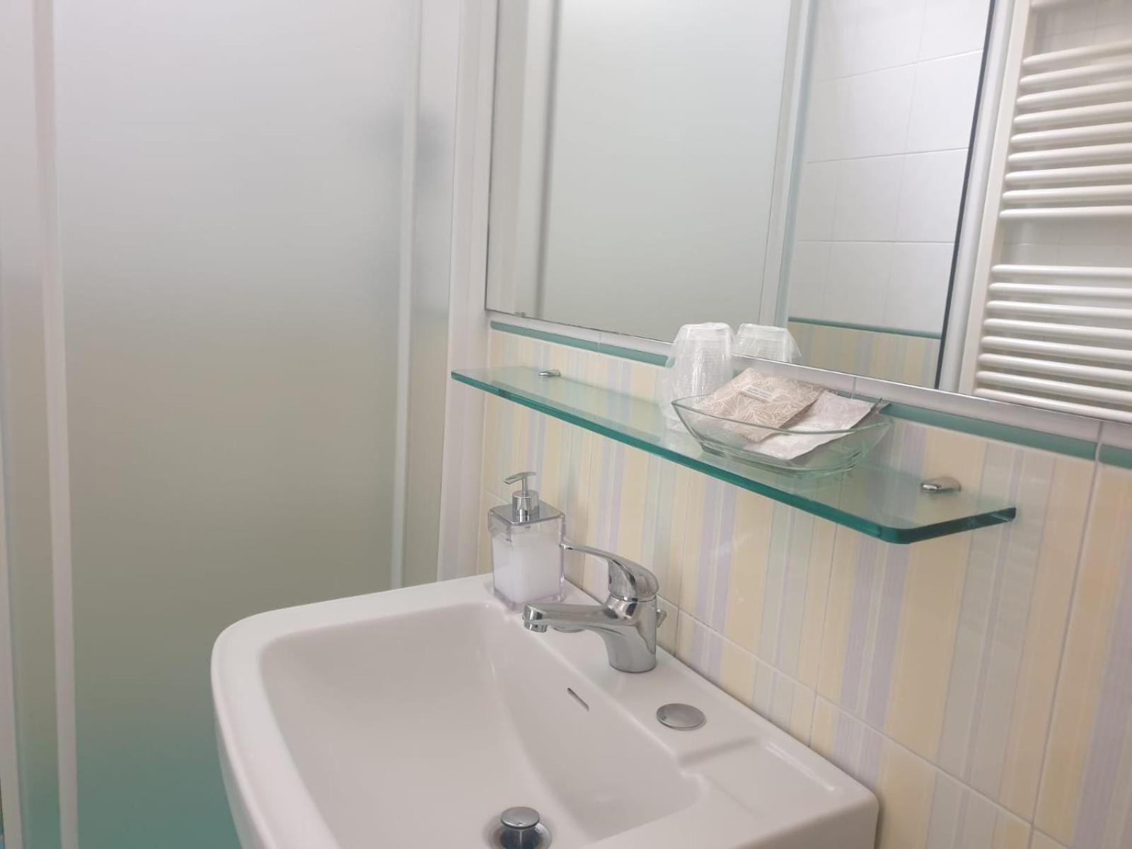 Standard Twin Room,1588470922:JPEG