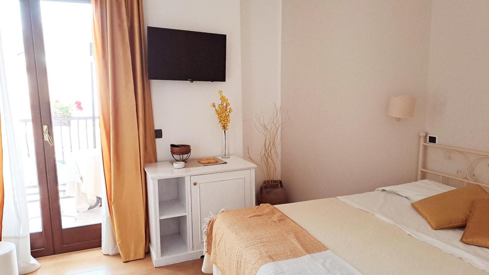 Double Room,1466287790:JPEG
