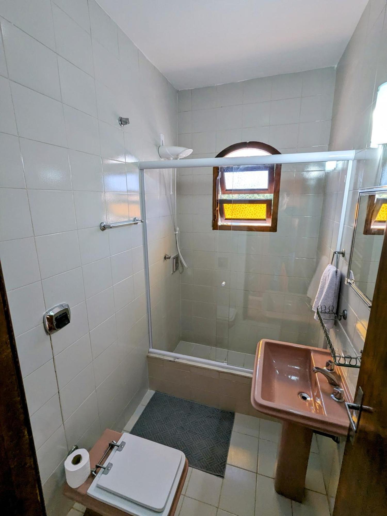 Quarto Triplo com Banheiro Privativo