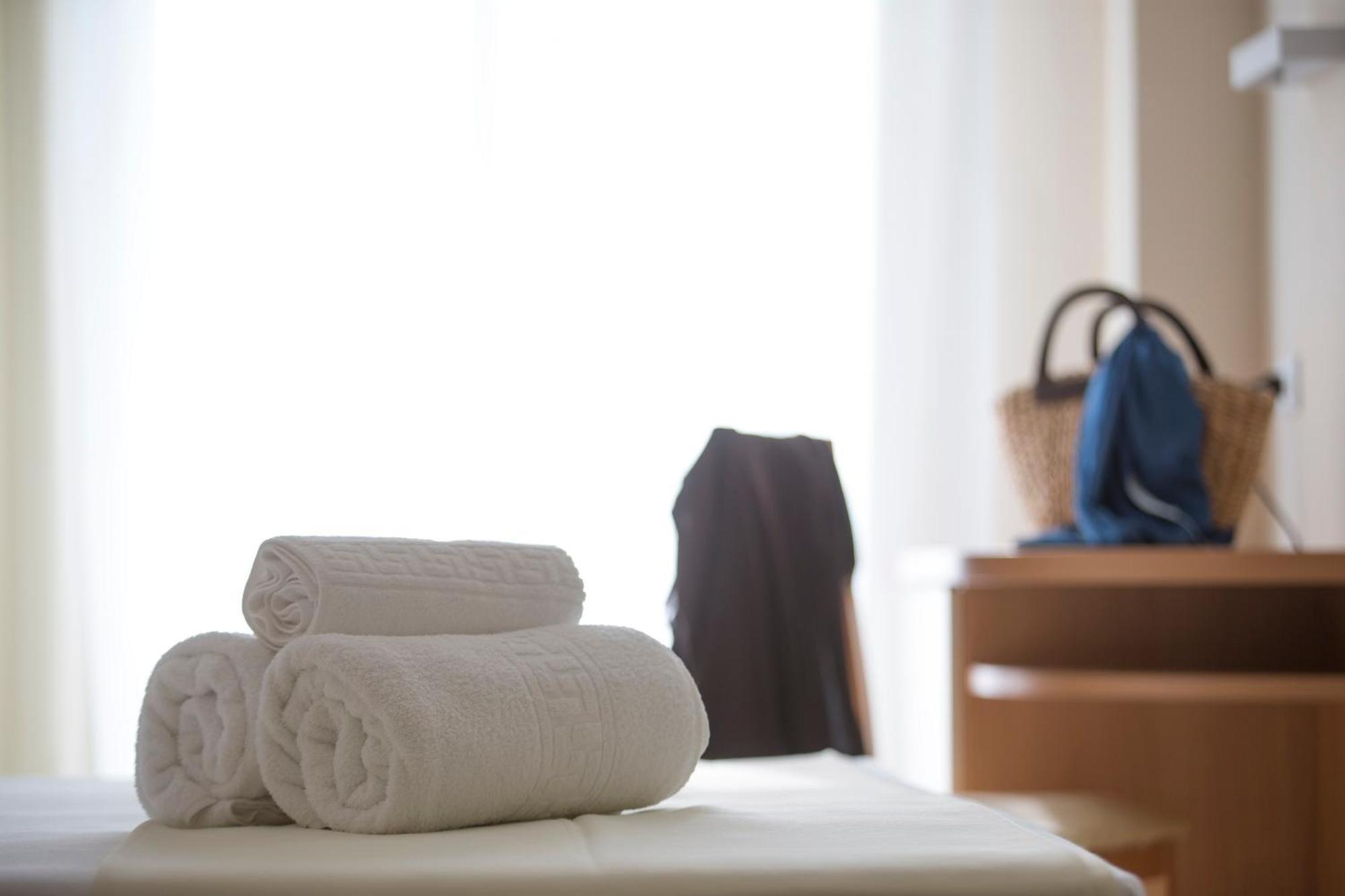 Double or Twin Room Side Sea View