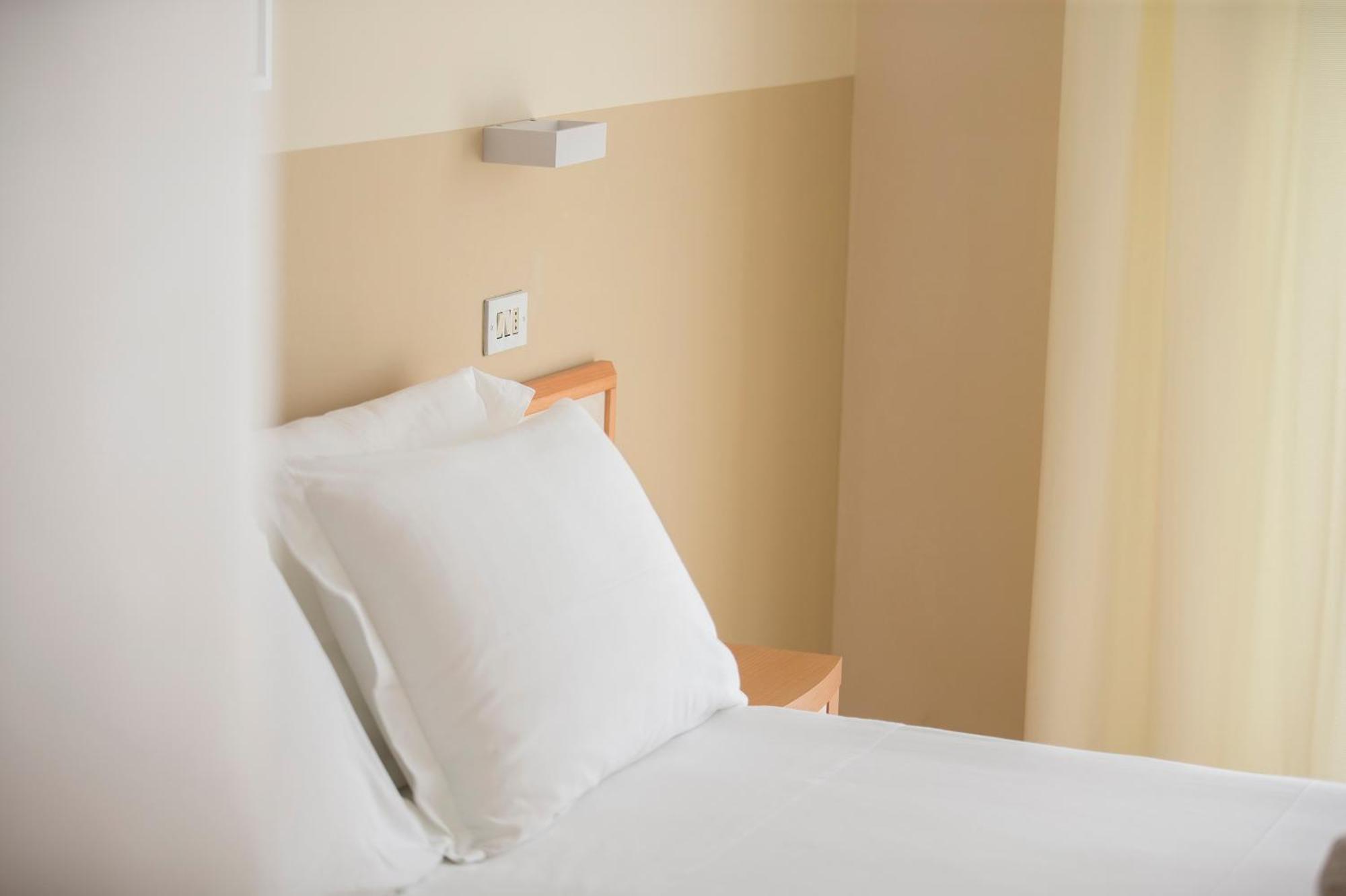 Double or Twin Room Side Sea View