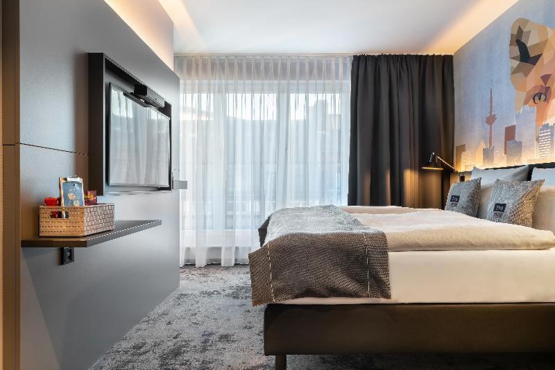 Standard Queen Room