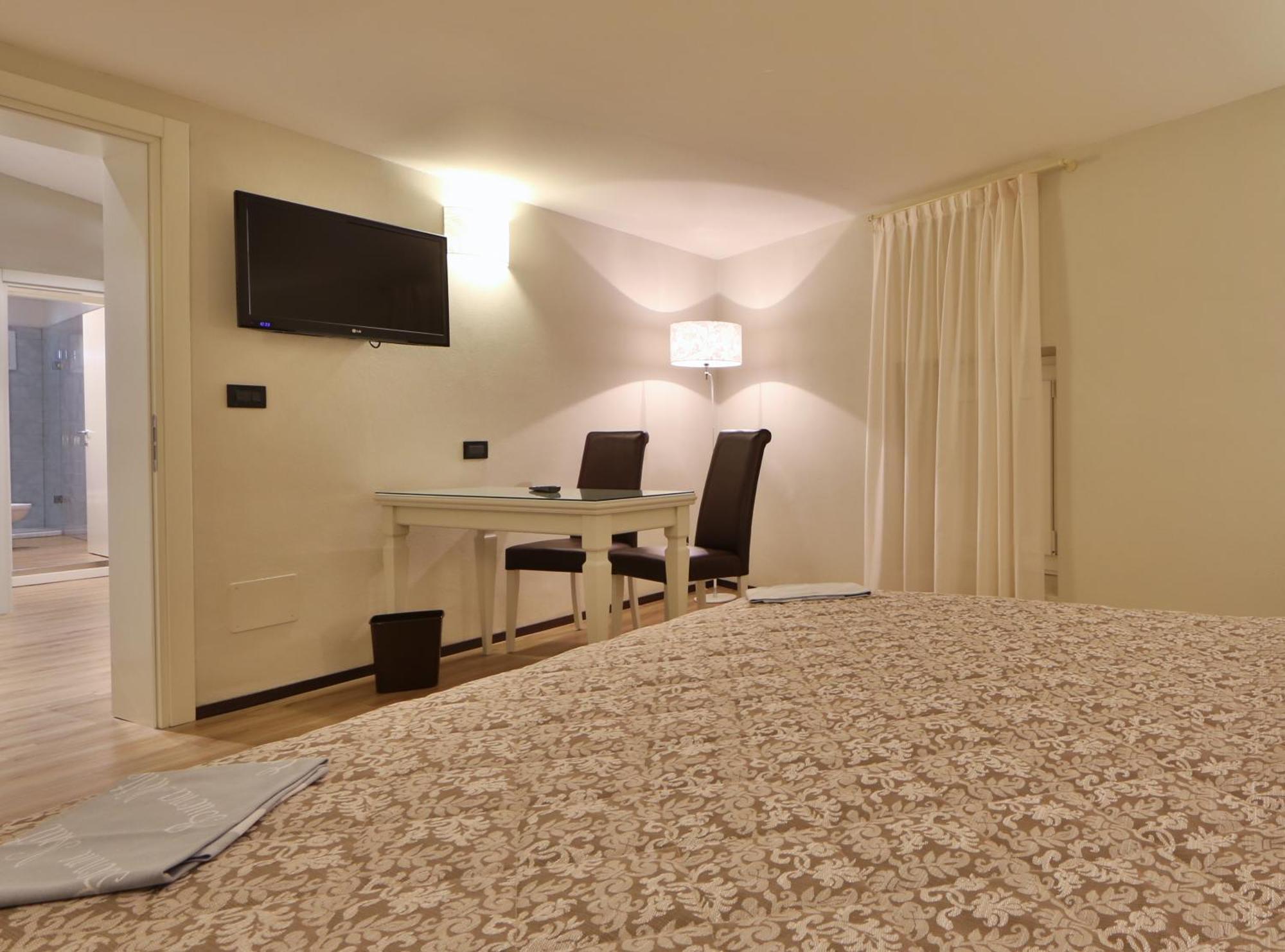 Family Room,1170966216:JPEG