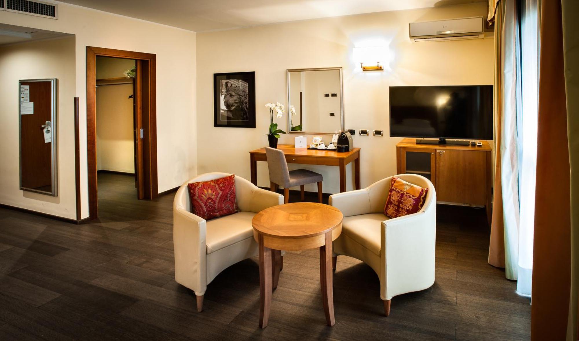 Junior Suite Reggia View,1589526732:JPEG