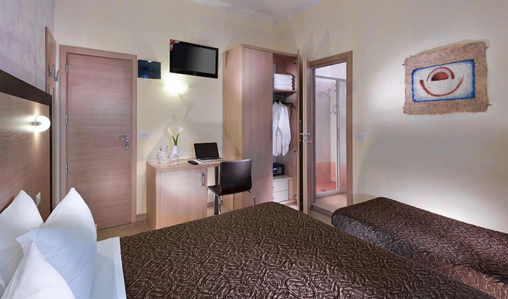Triple Room,665394915:JPEG