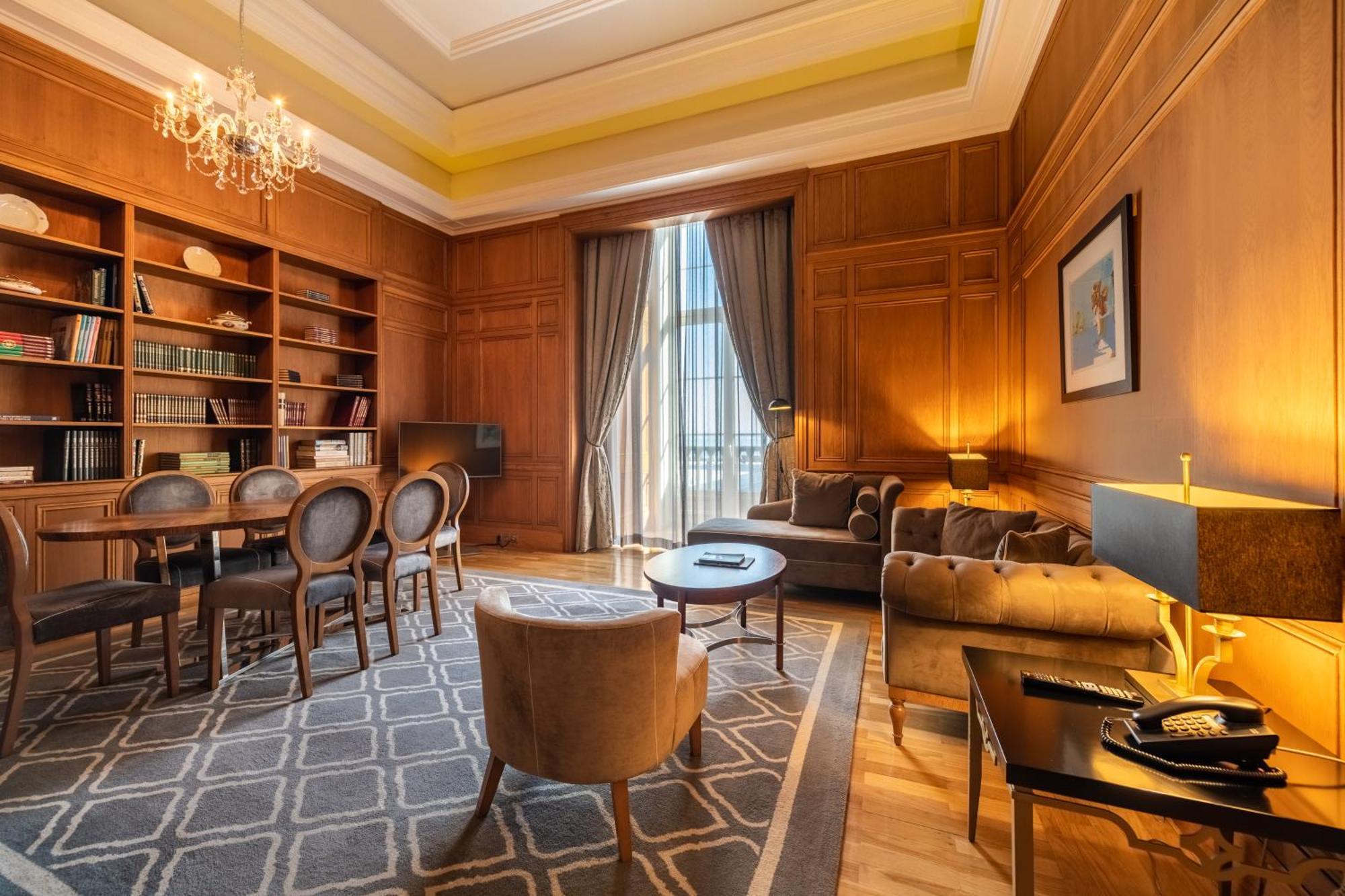 Presidential Suite King Size Bed