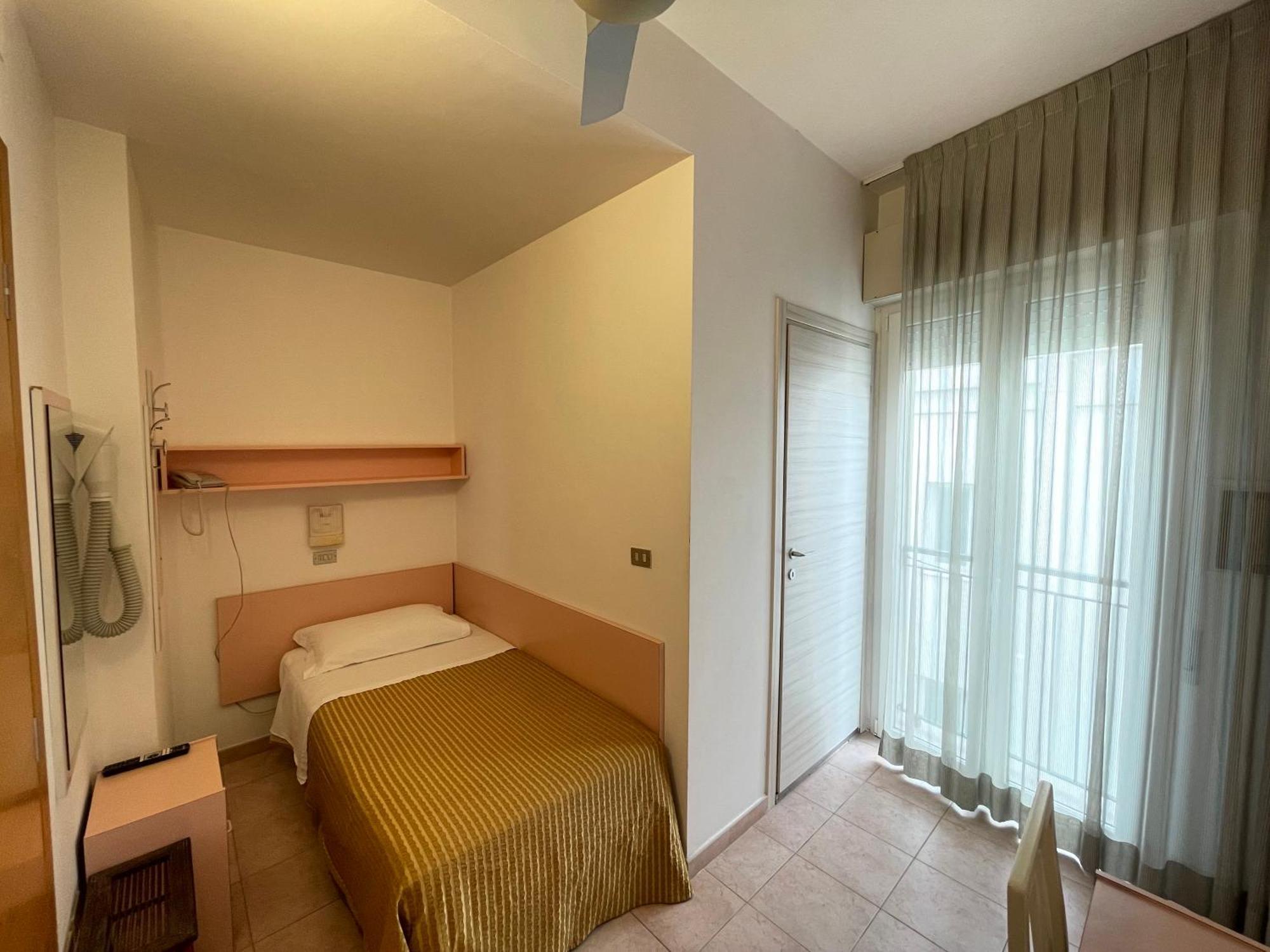 Single Room,828277388:JPEG
