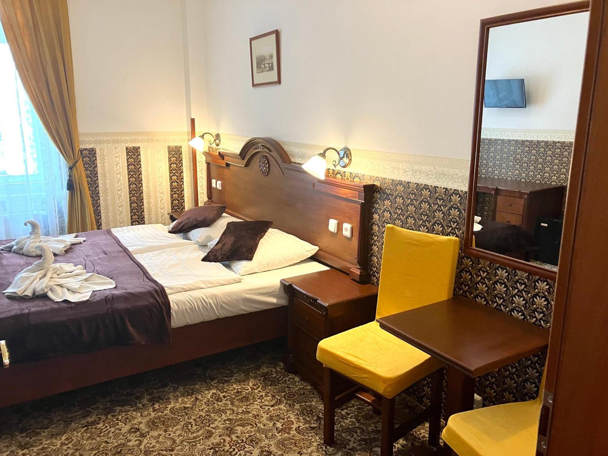 Double or Twin Room,1590347777:JPEG