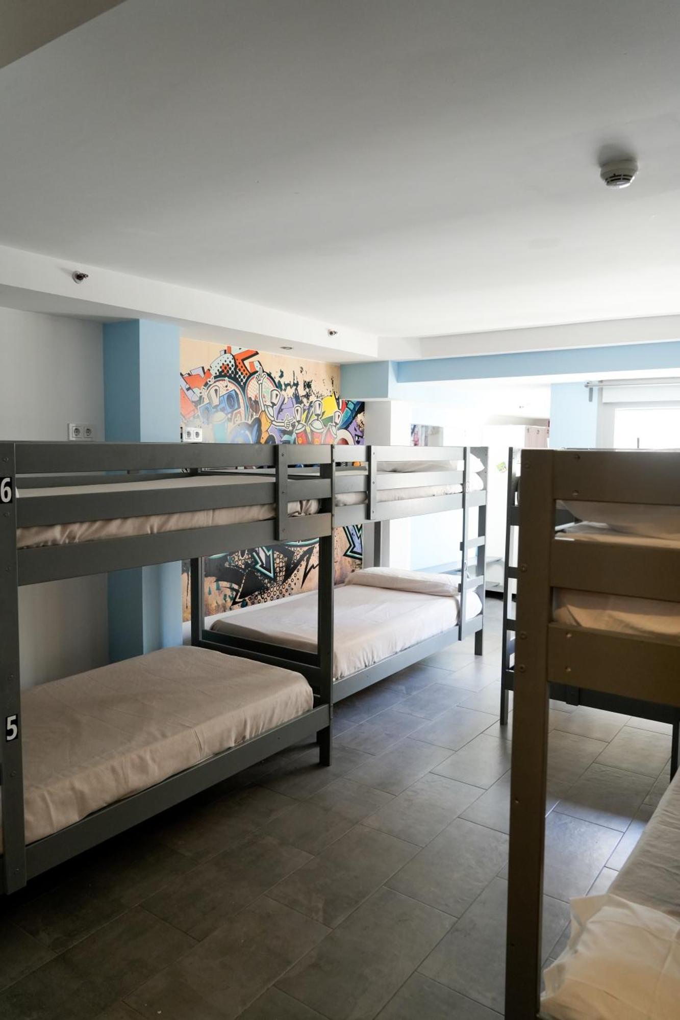 Single Bed Male Dormitory Room,1590391062:JPEG