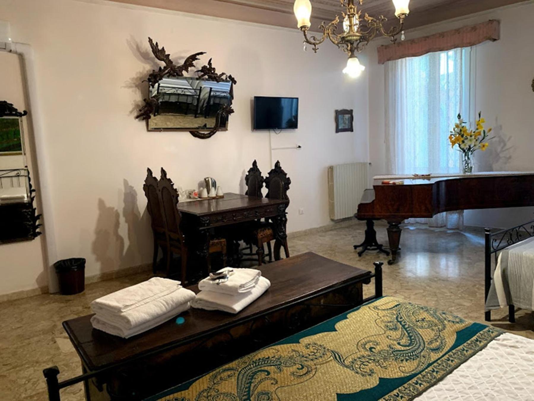 Deluxe Suite Canal View