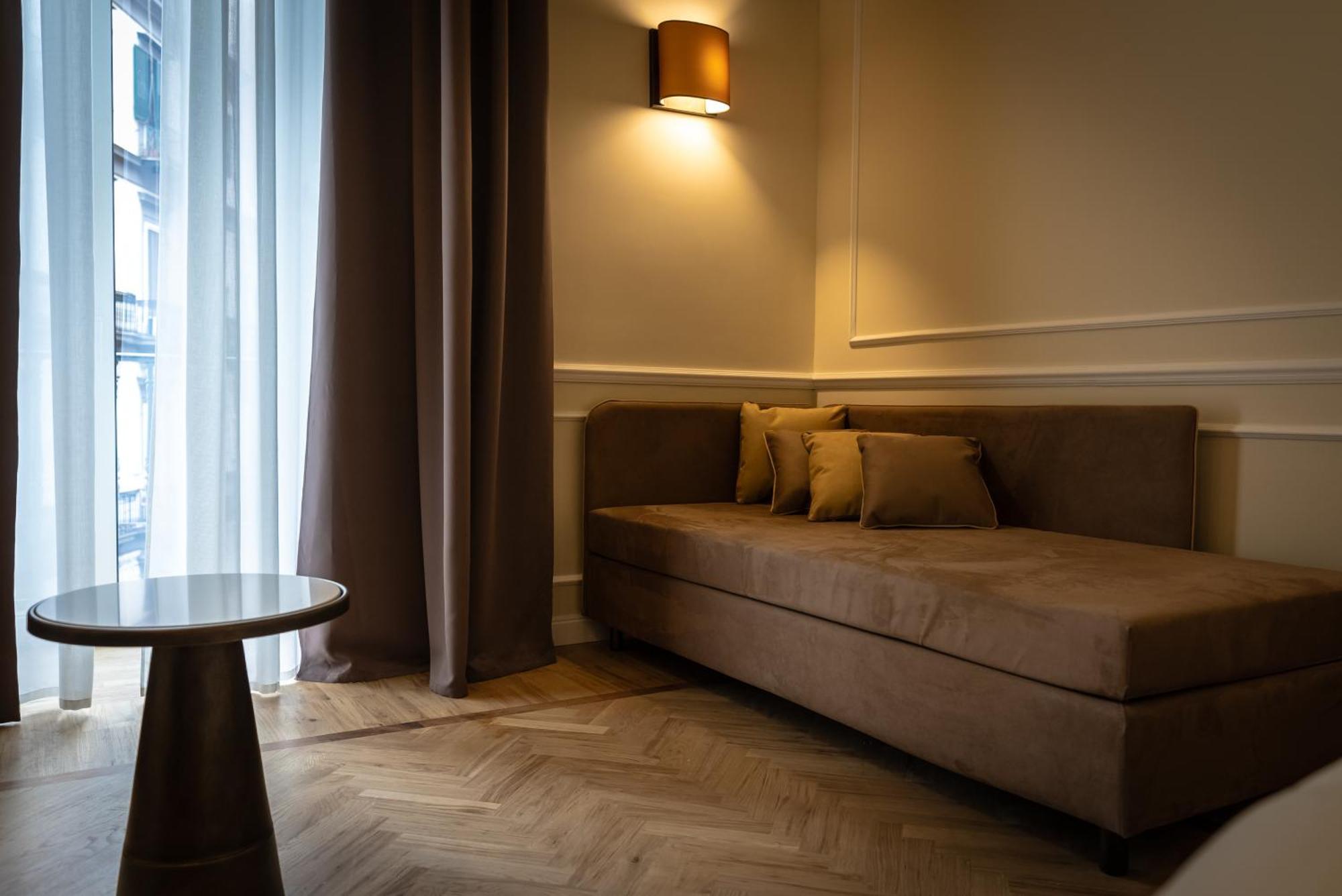 Deluxe Room,1591154258:JPEG