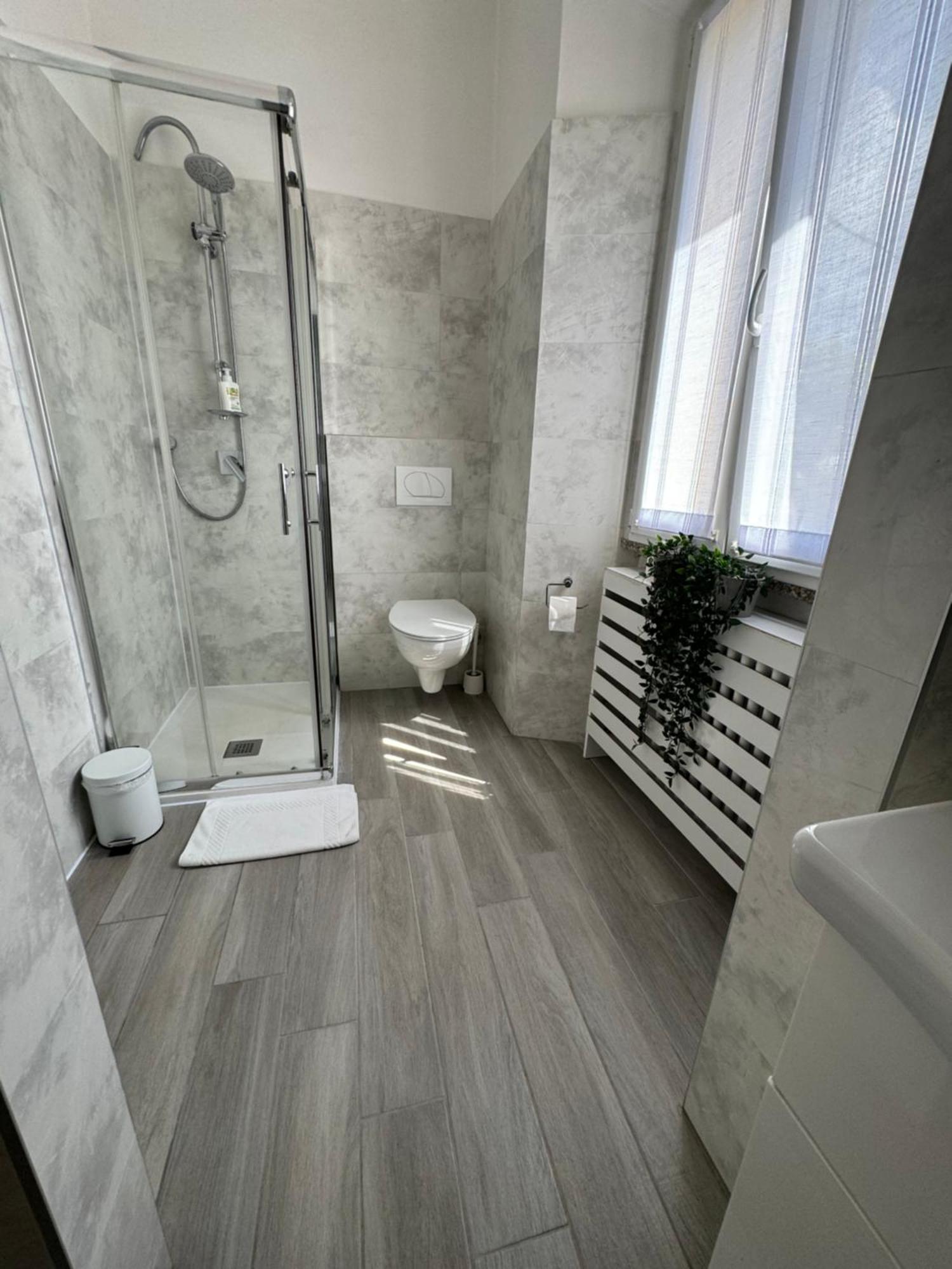 Camera Matrimoniale con Bagno in Comune